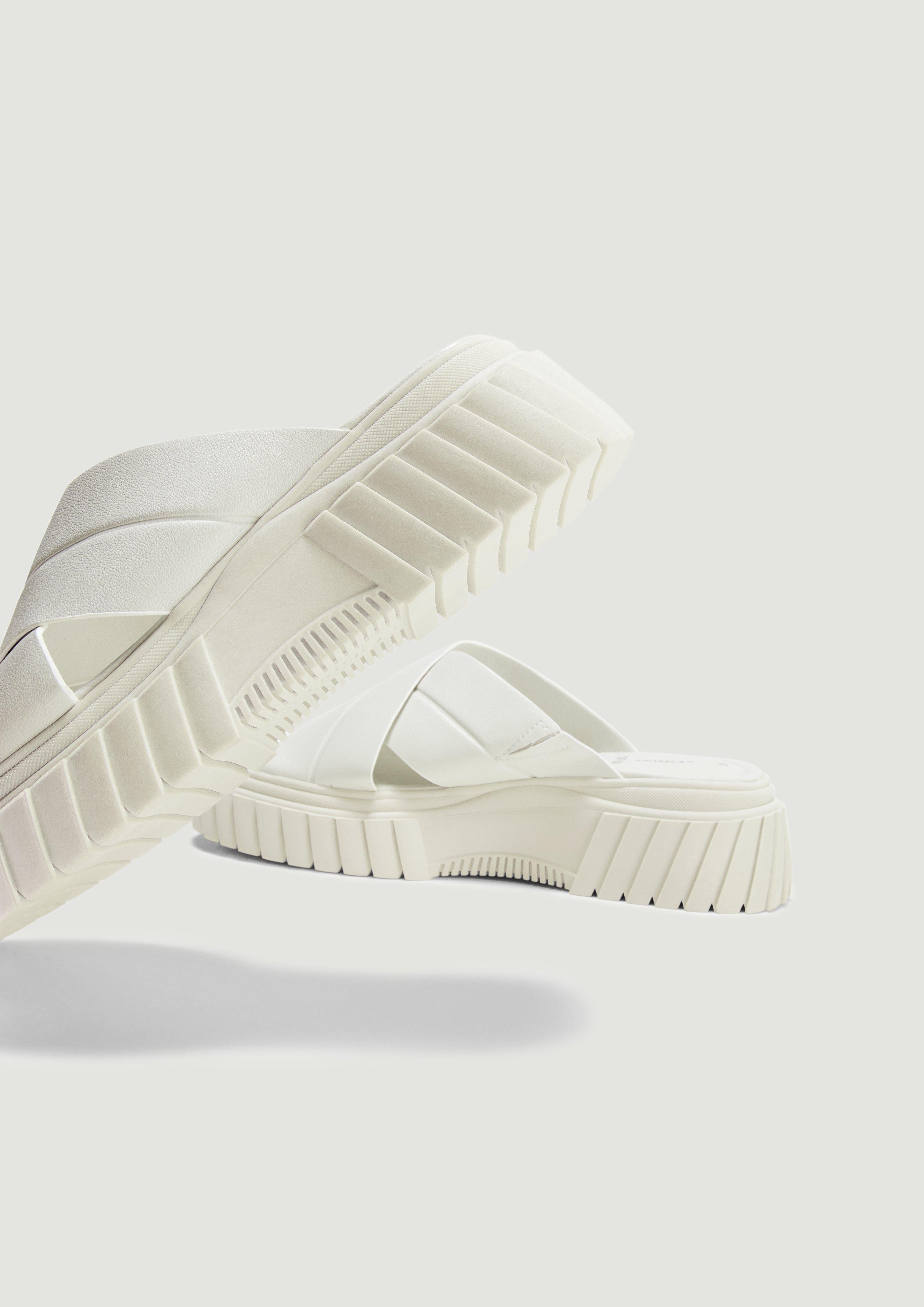 Pantoletten in 400 & 001