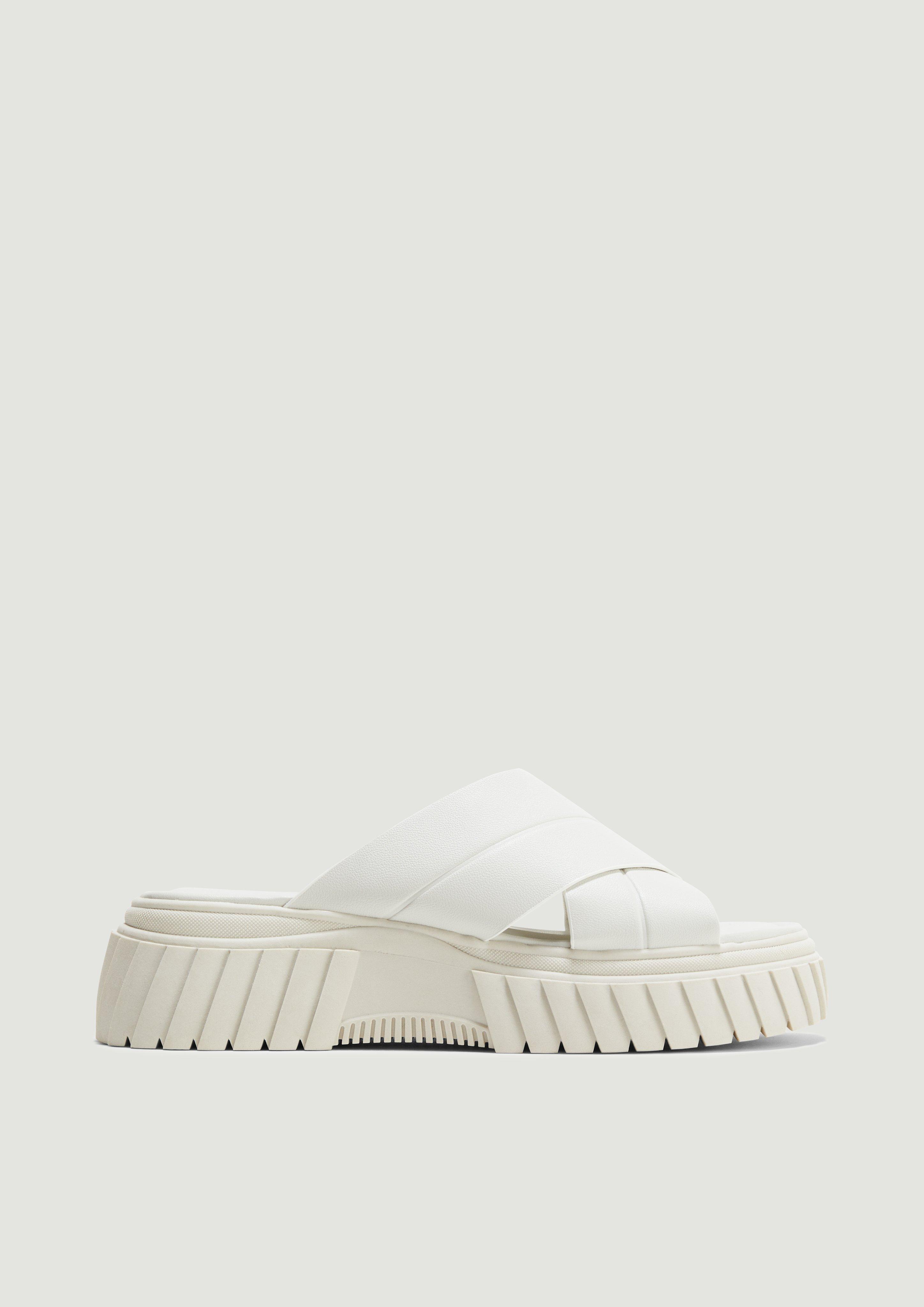 Pantoletten in 400 & 001