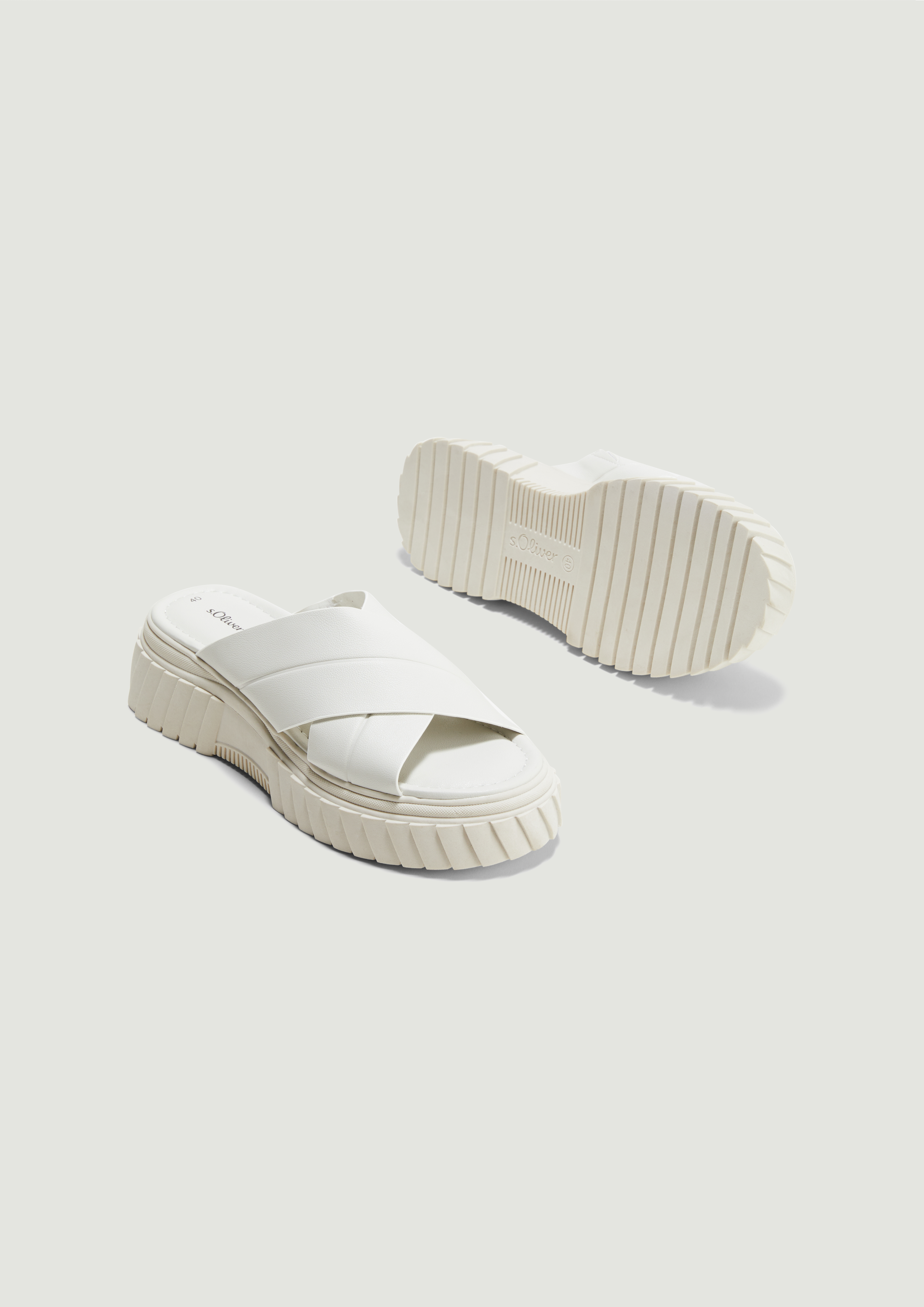 s.Oliver Pantoletten in Leder-Optik