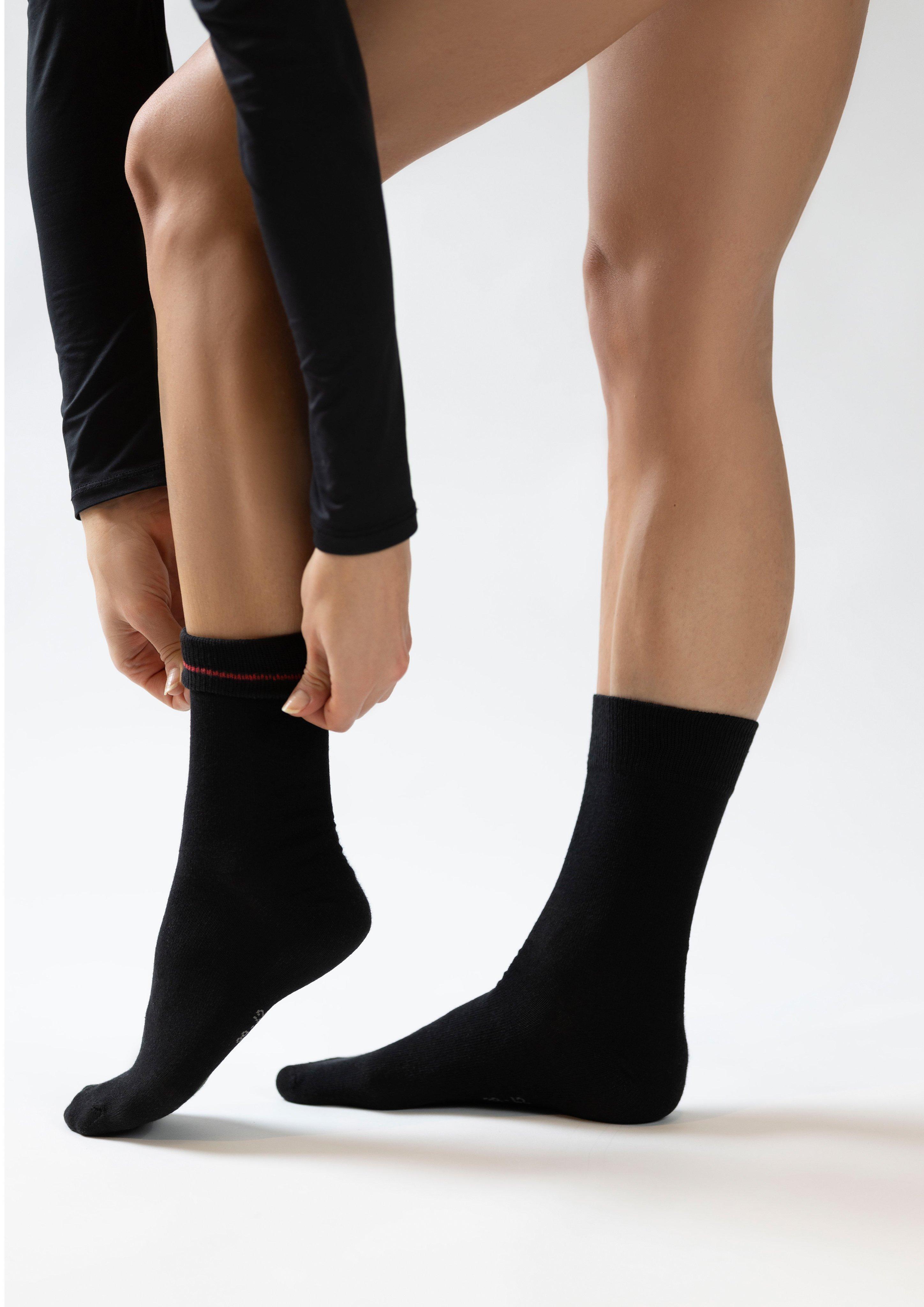 Socken in 9900, 1000, 5900, 9700, 5500, 8200, 8418, 9901 & 8220