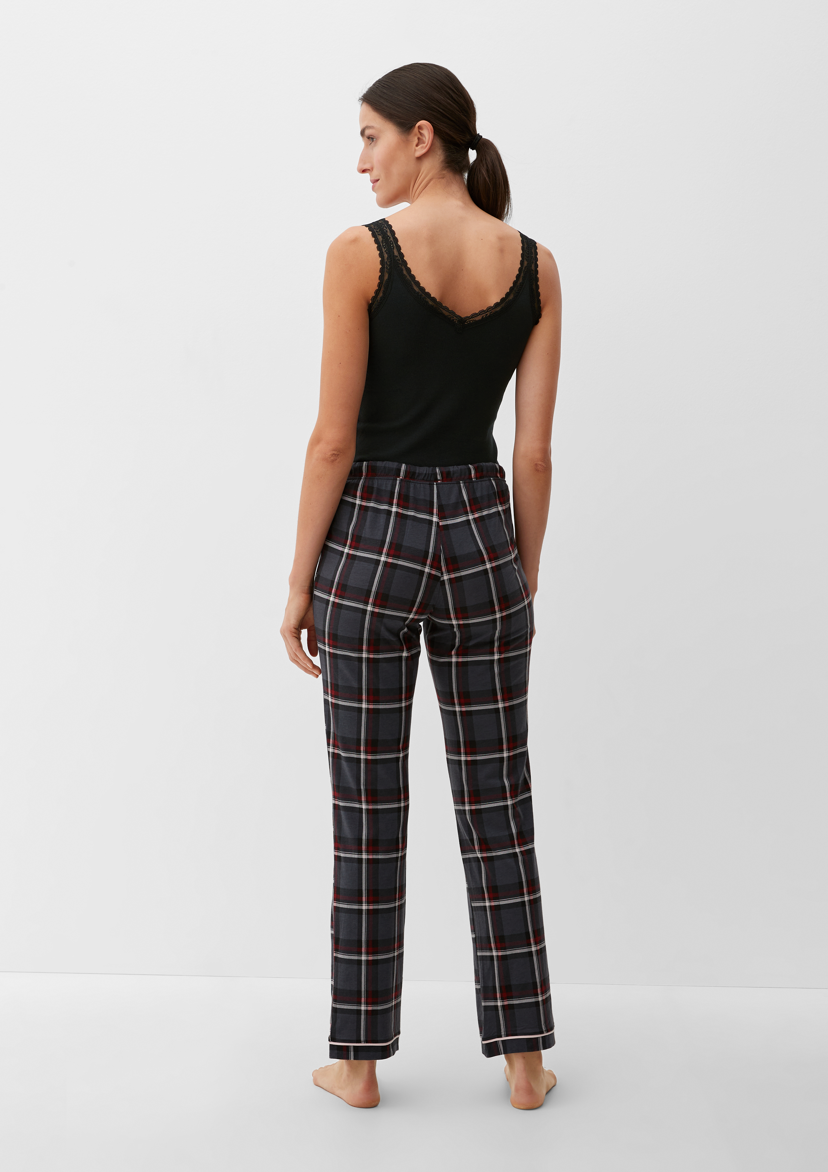 Majica in 9999, 4800, 5200, 0100 & 3900