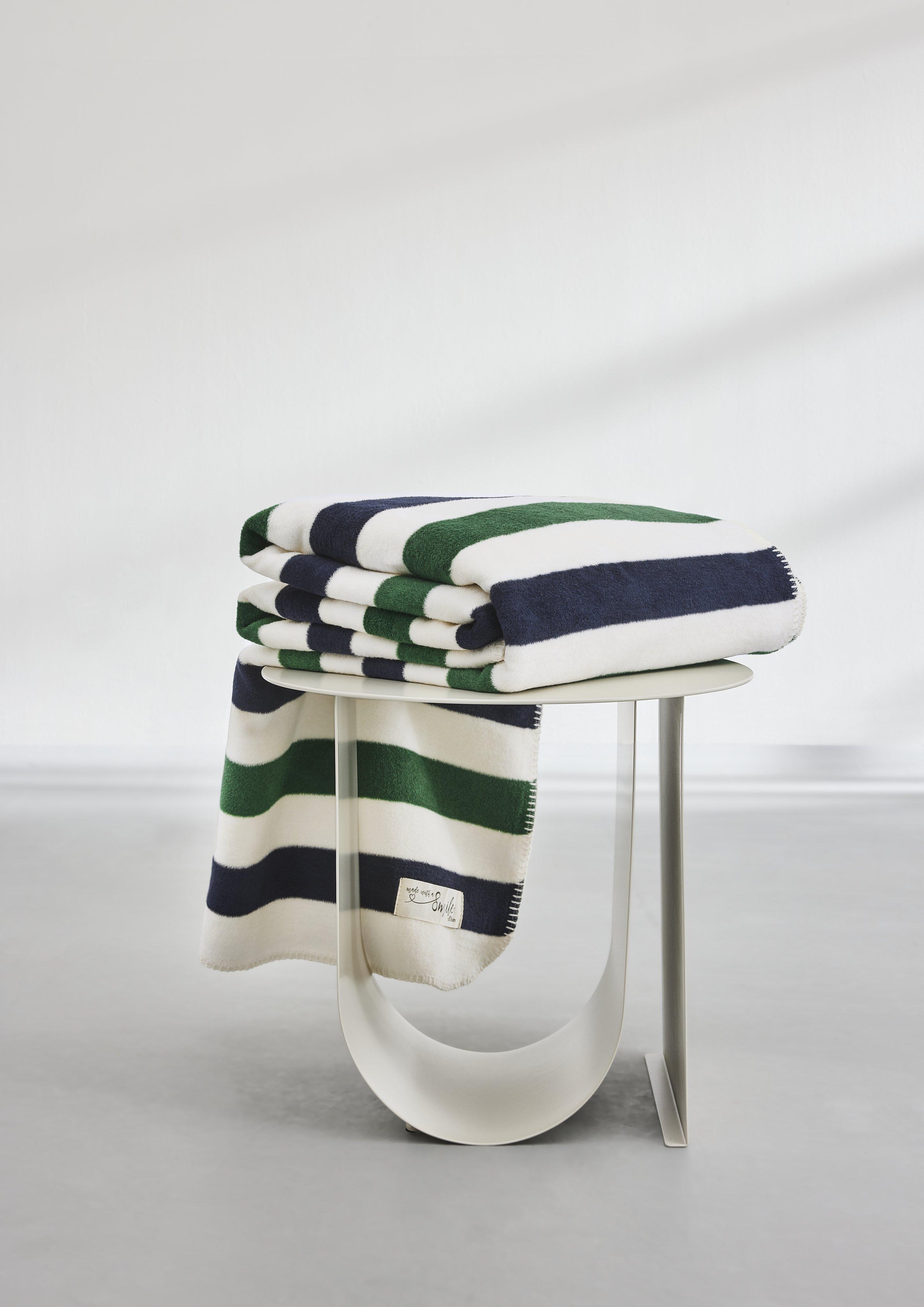 s.Oliver Gestreifte Decke aus Jacquard