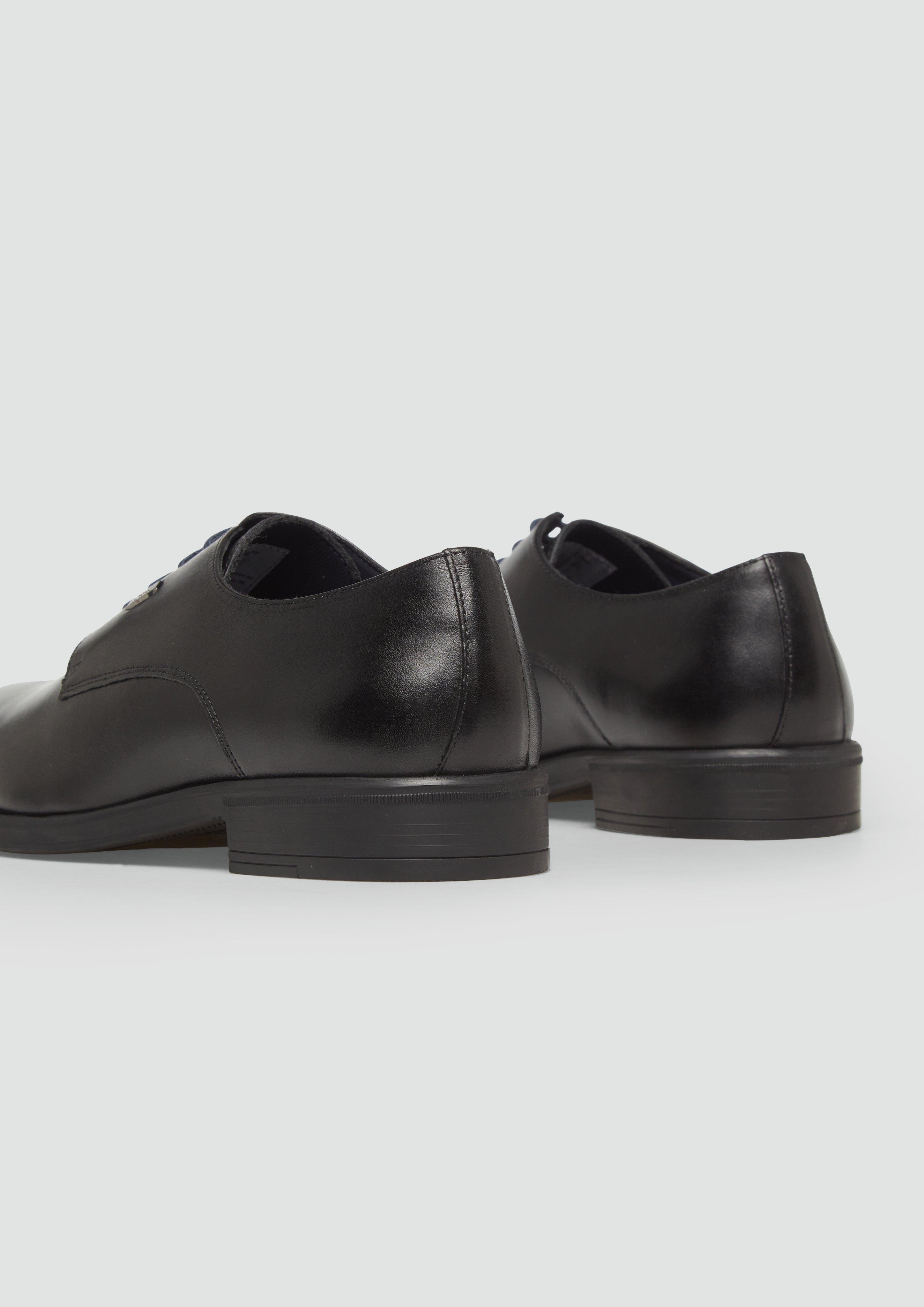 Schuhe in 001, 300 & 307