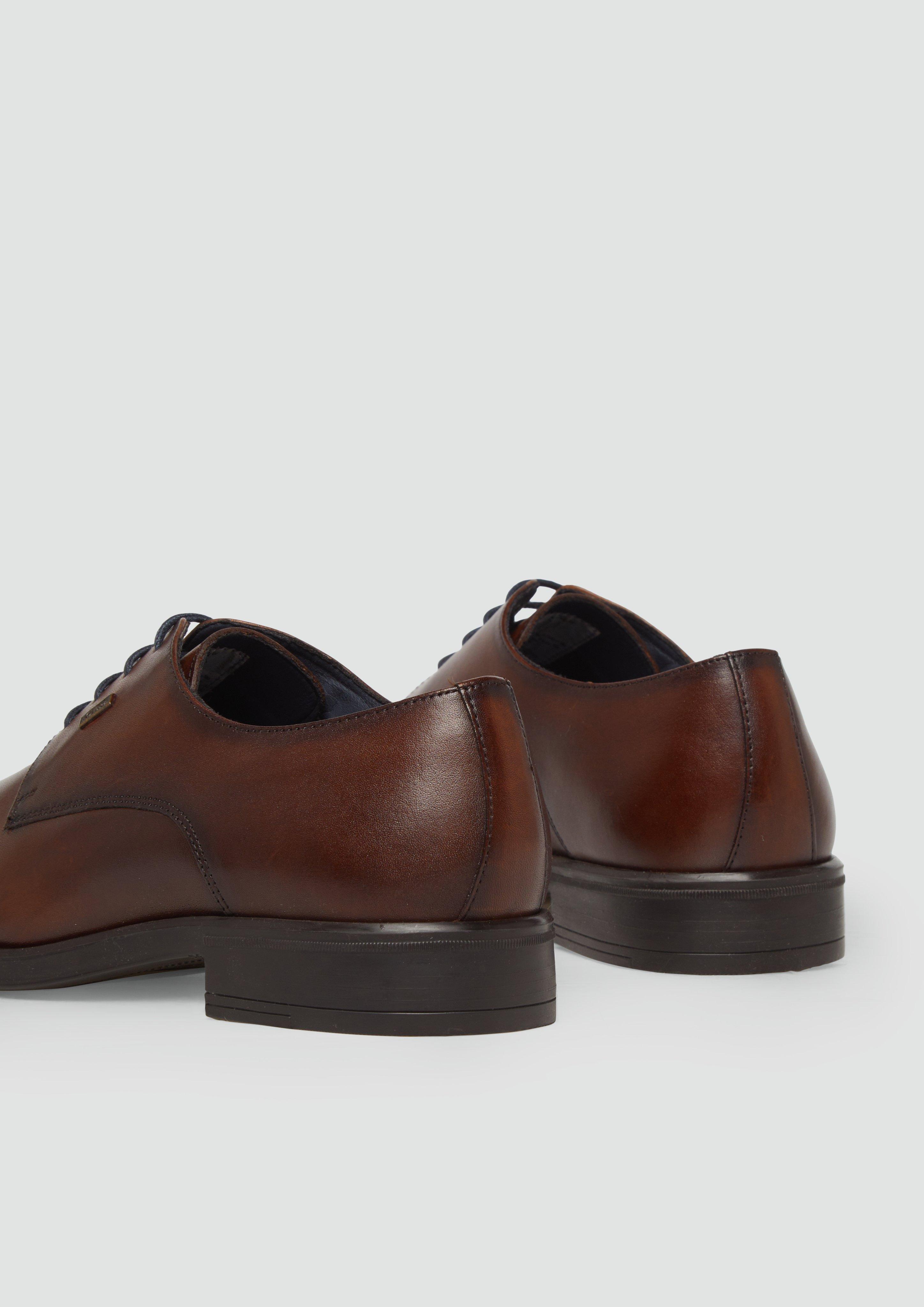 Schuhe in 300, 001 & 307