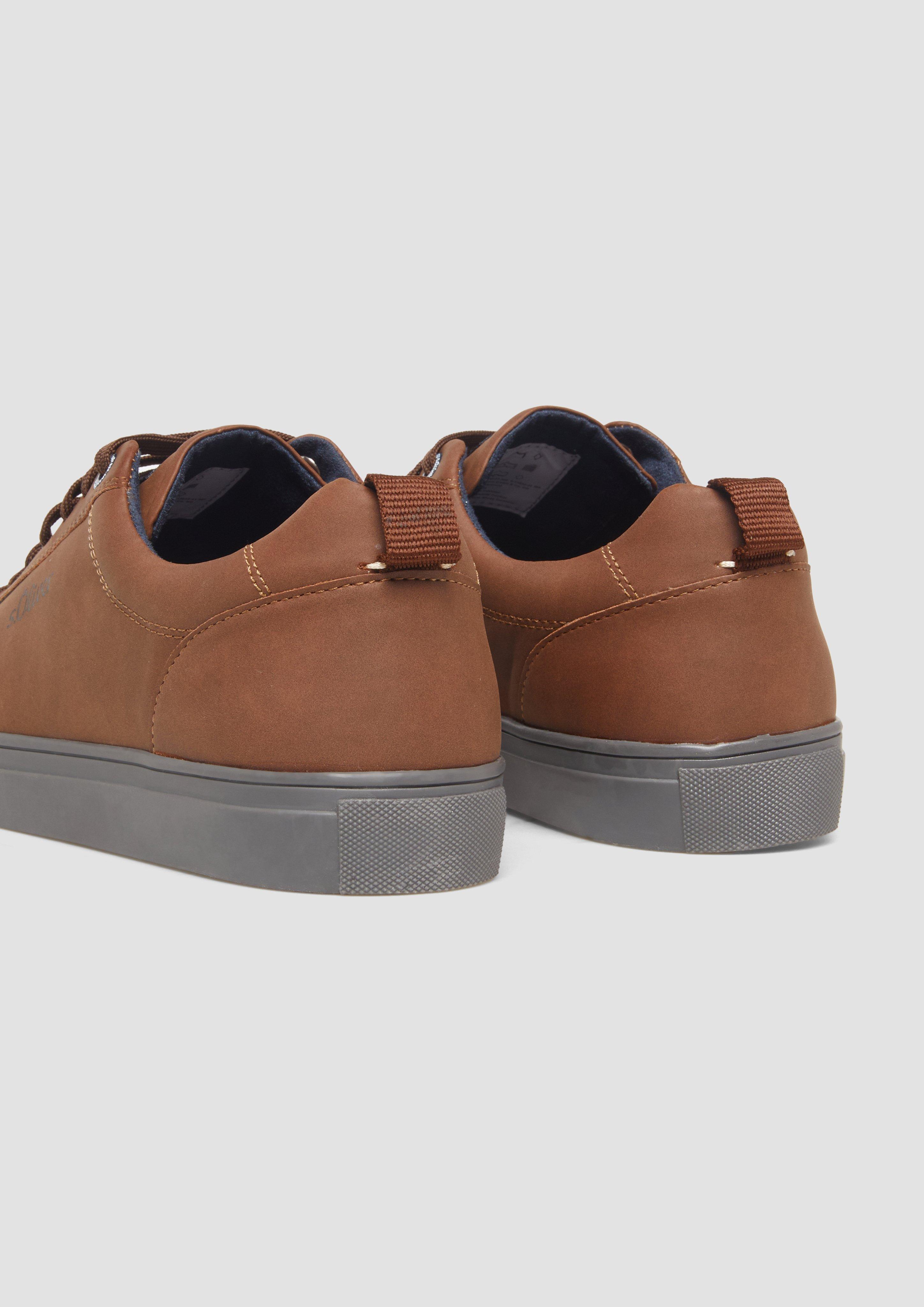 Veterschoenen in 305, 100 & 805