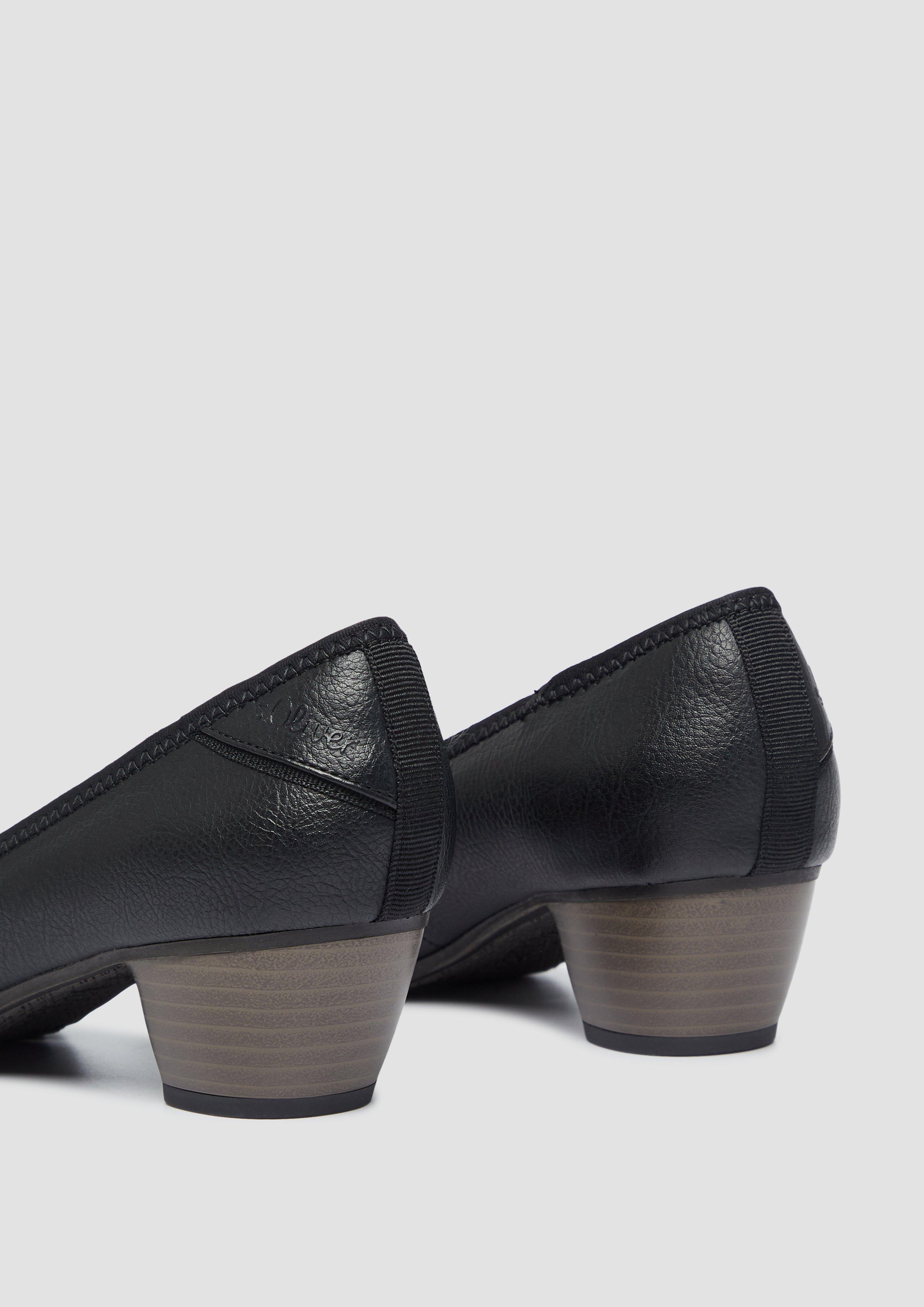 Pumps in 001, 462, 805 & 216