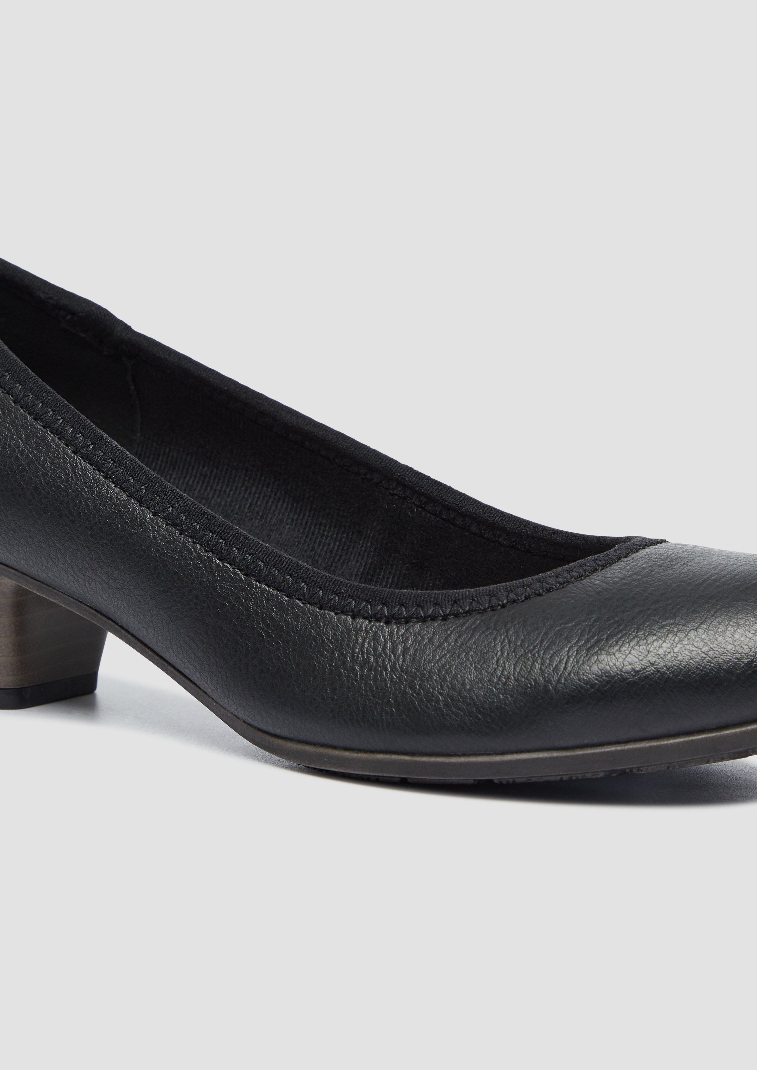 Pumps in 001, 462, 805 & 216