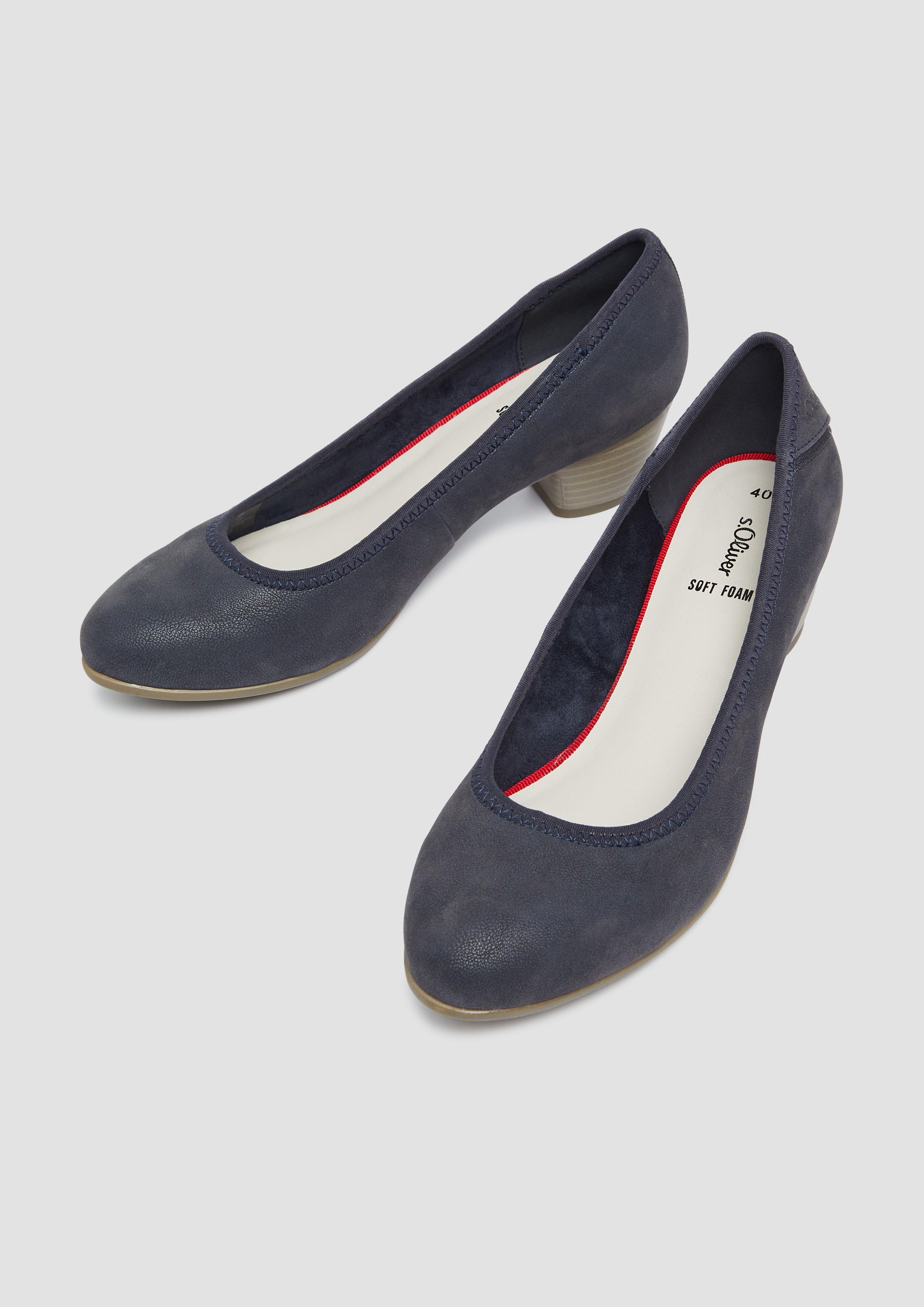 Pumps in 805, 462, 001 & 216