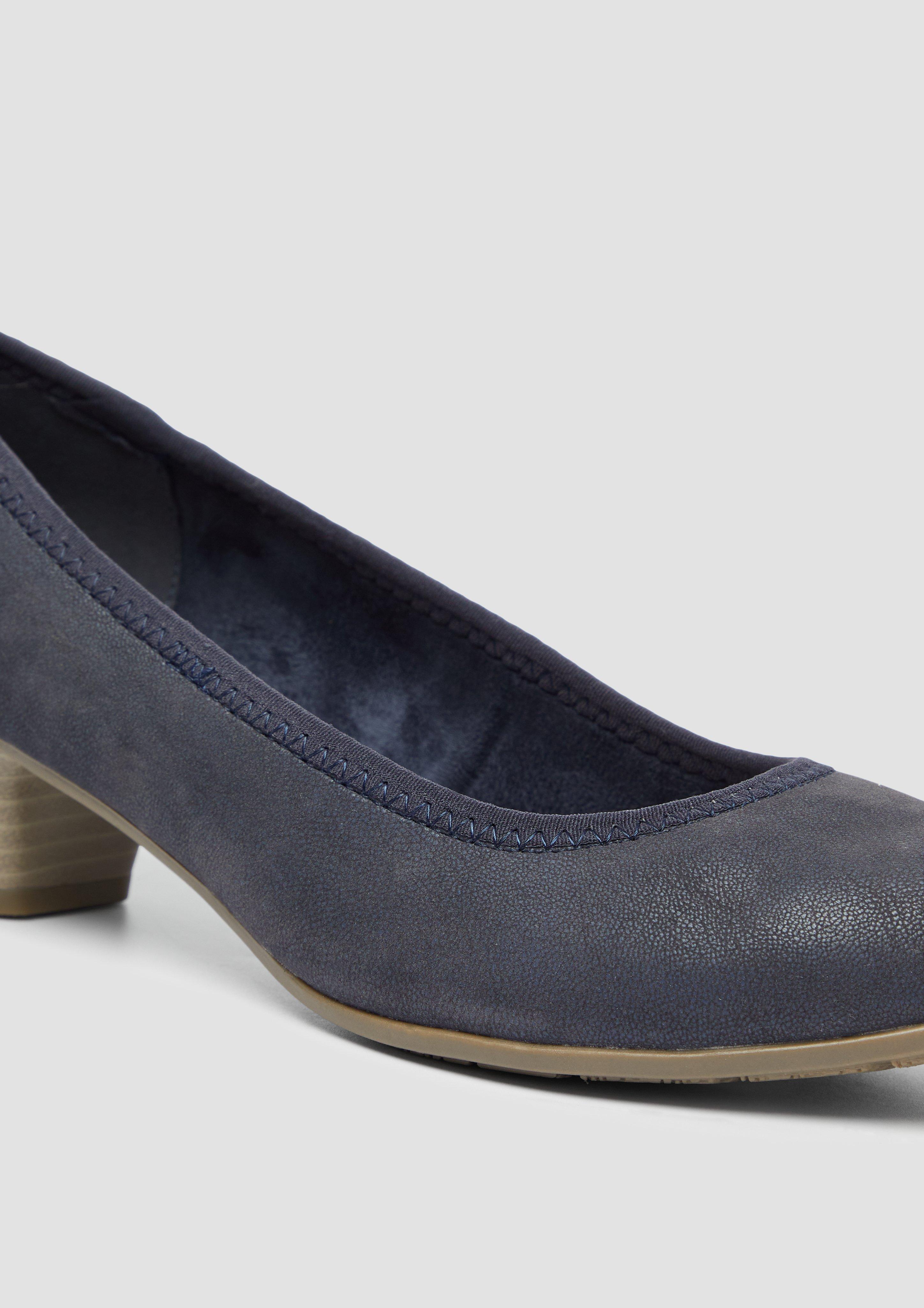 Pumps in 805, 462, 001 & 216