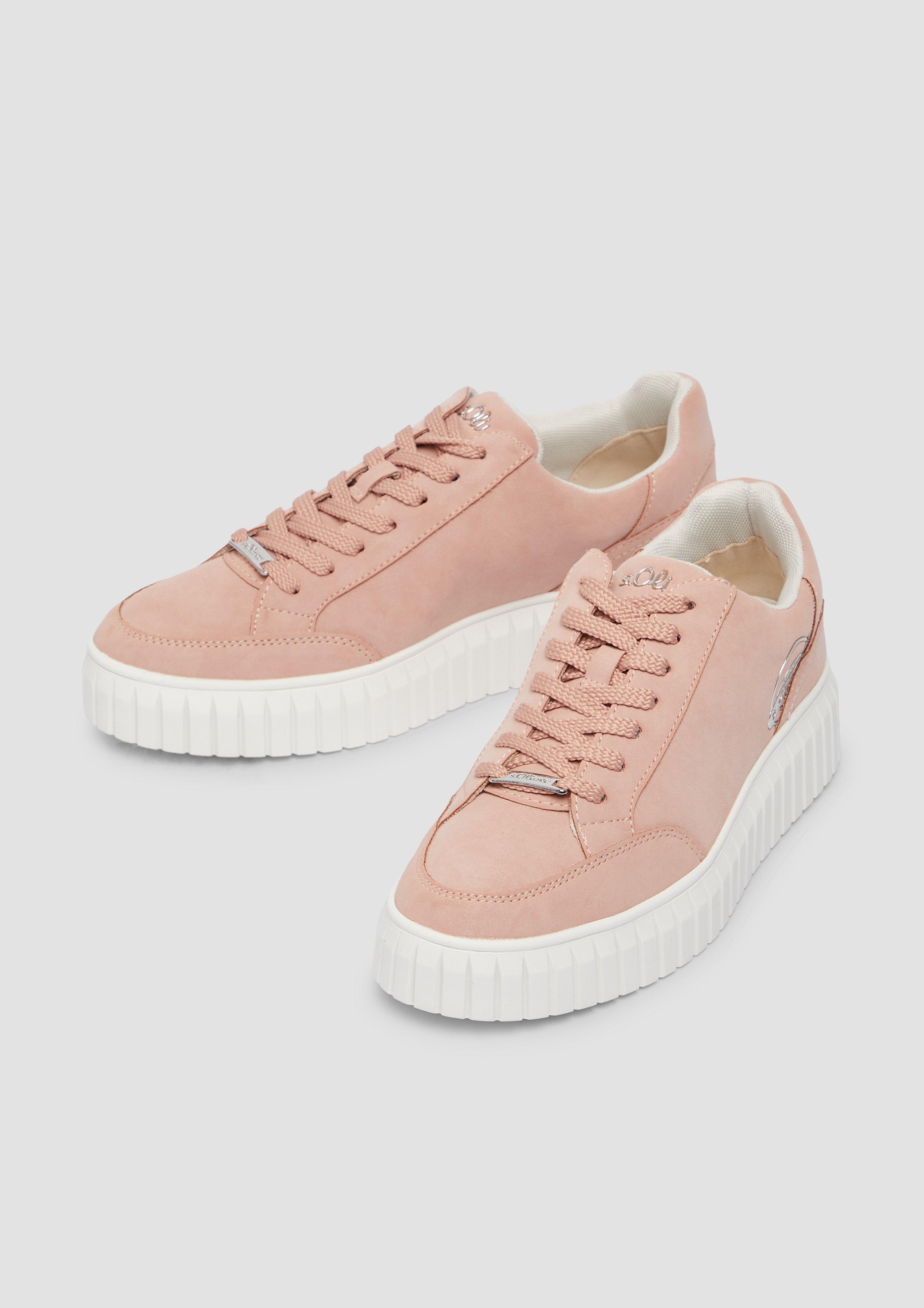 Souliers à lacets in 544, 337, 001, 210, 805, 250, 406, 411, 916, 728, 25A, 100, 549 & 302