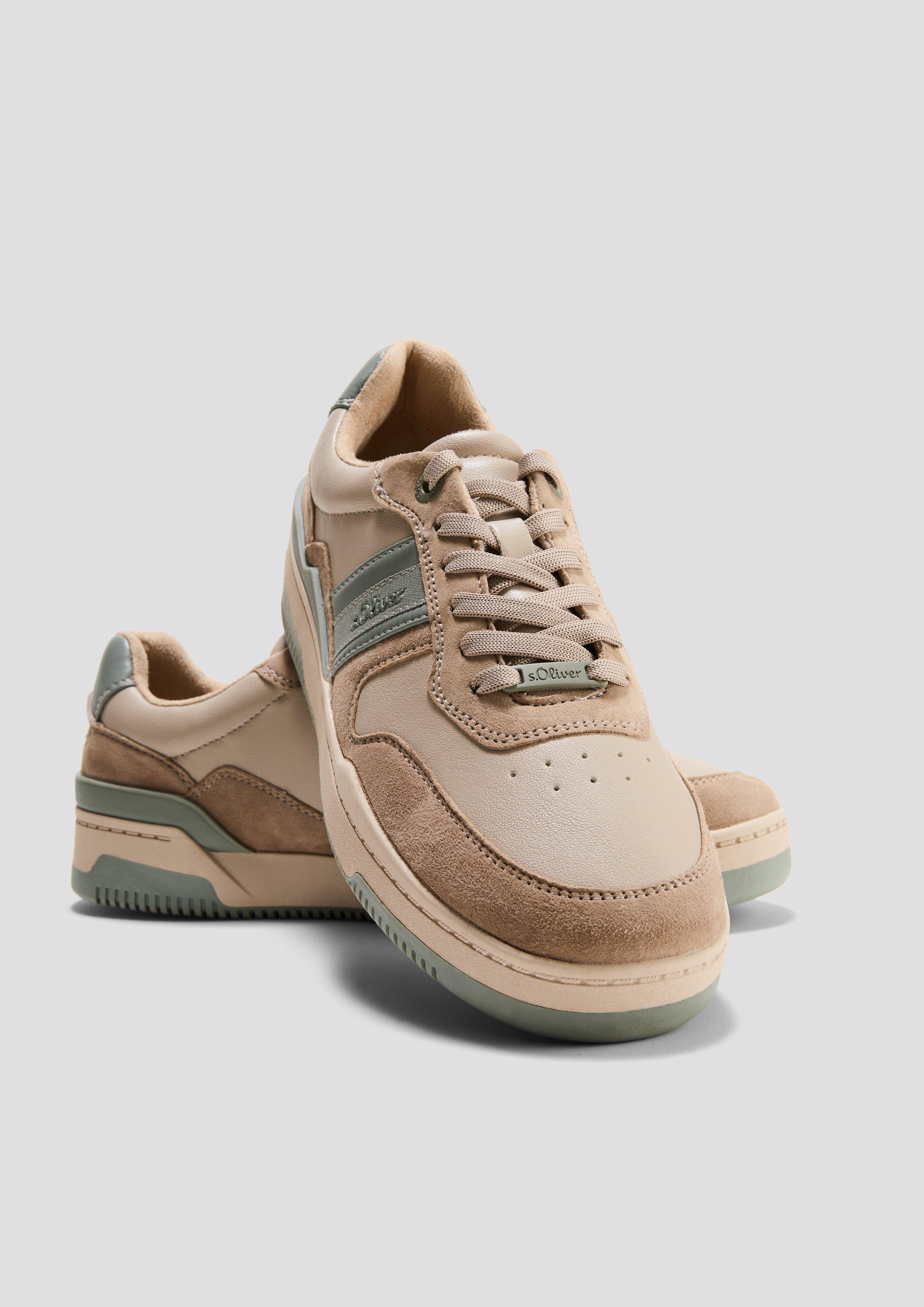 Čevlji z vezalkami in 345 & 717