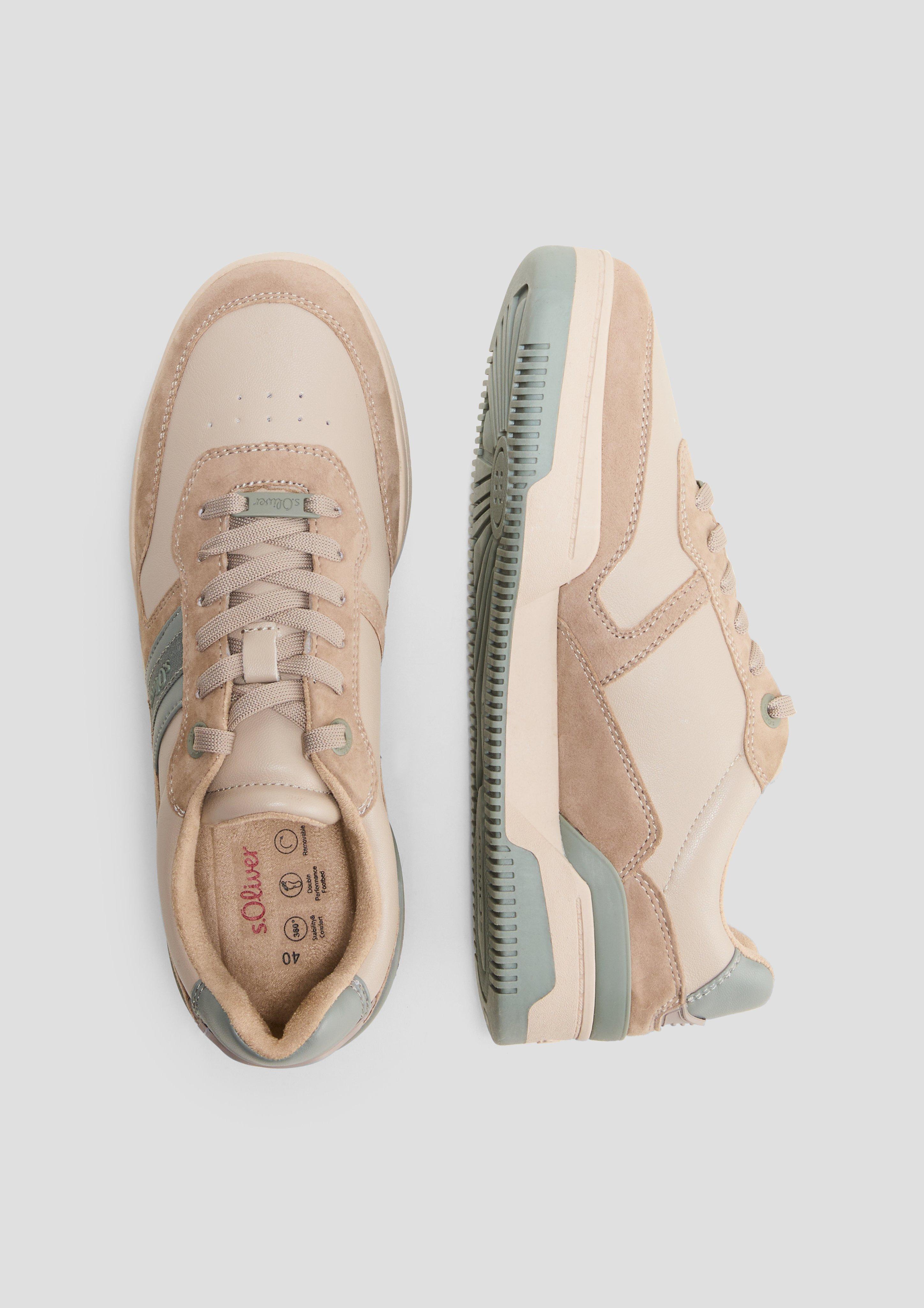 Čevlji z vezalkami in 345 & 717