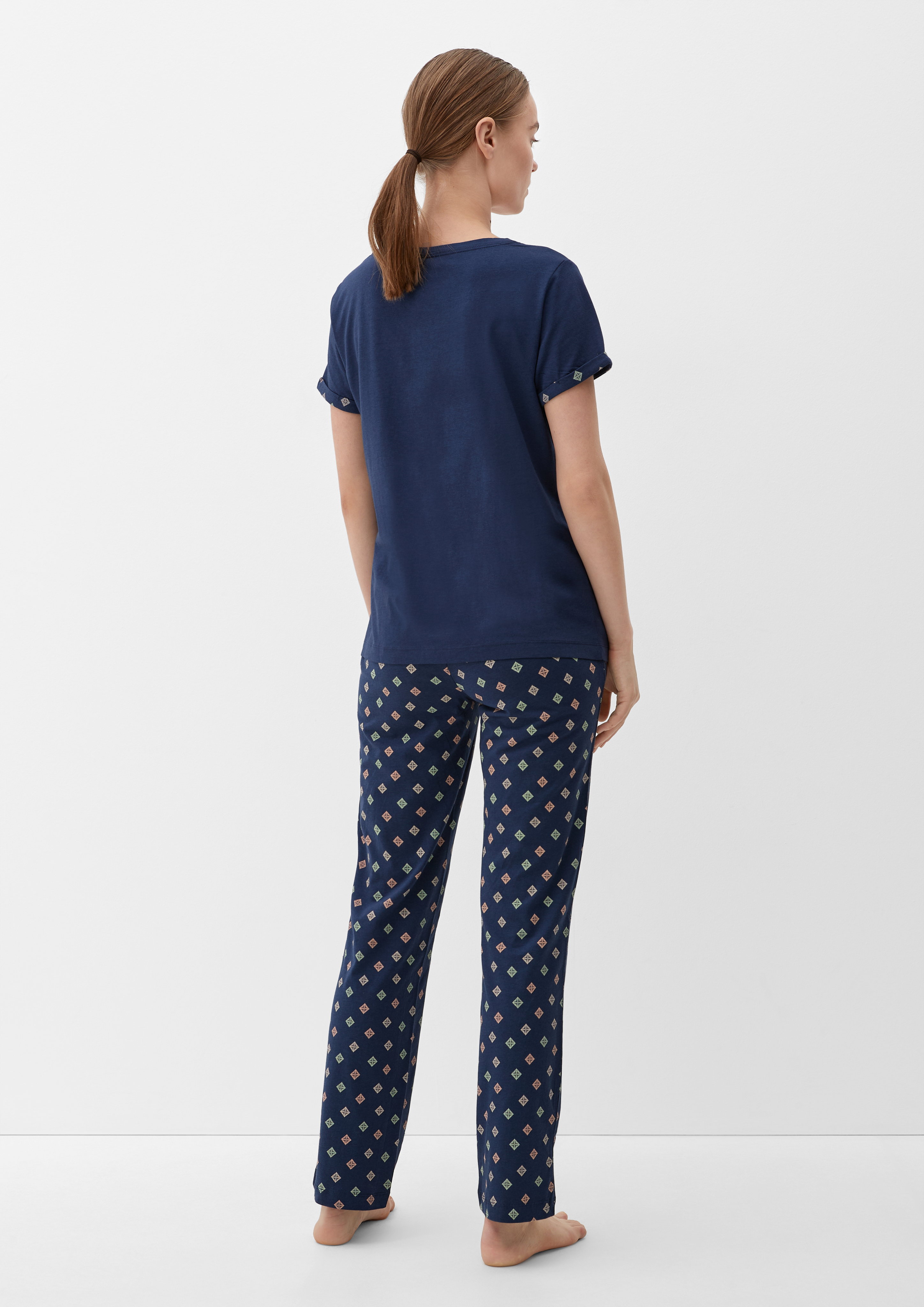 T-shirt in 5865, 0200 & 2400