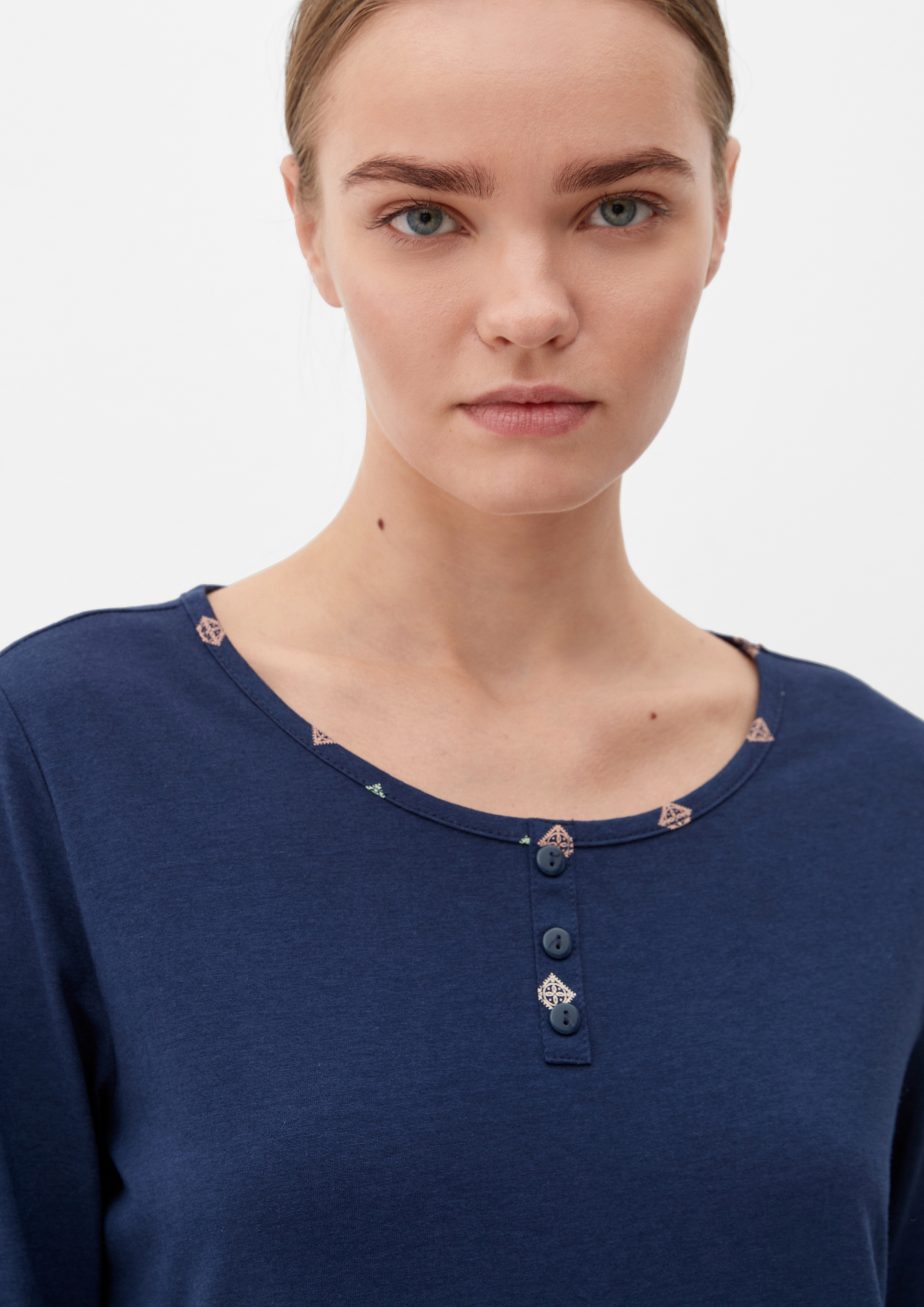 Pyjamashirt in 5865, 2400 & 0200