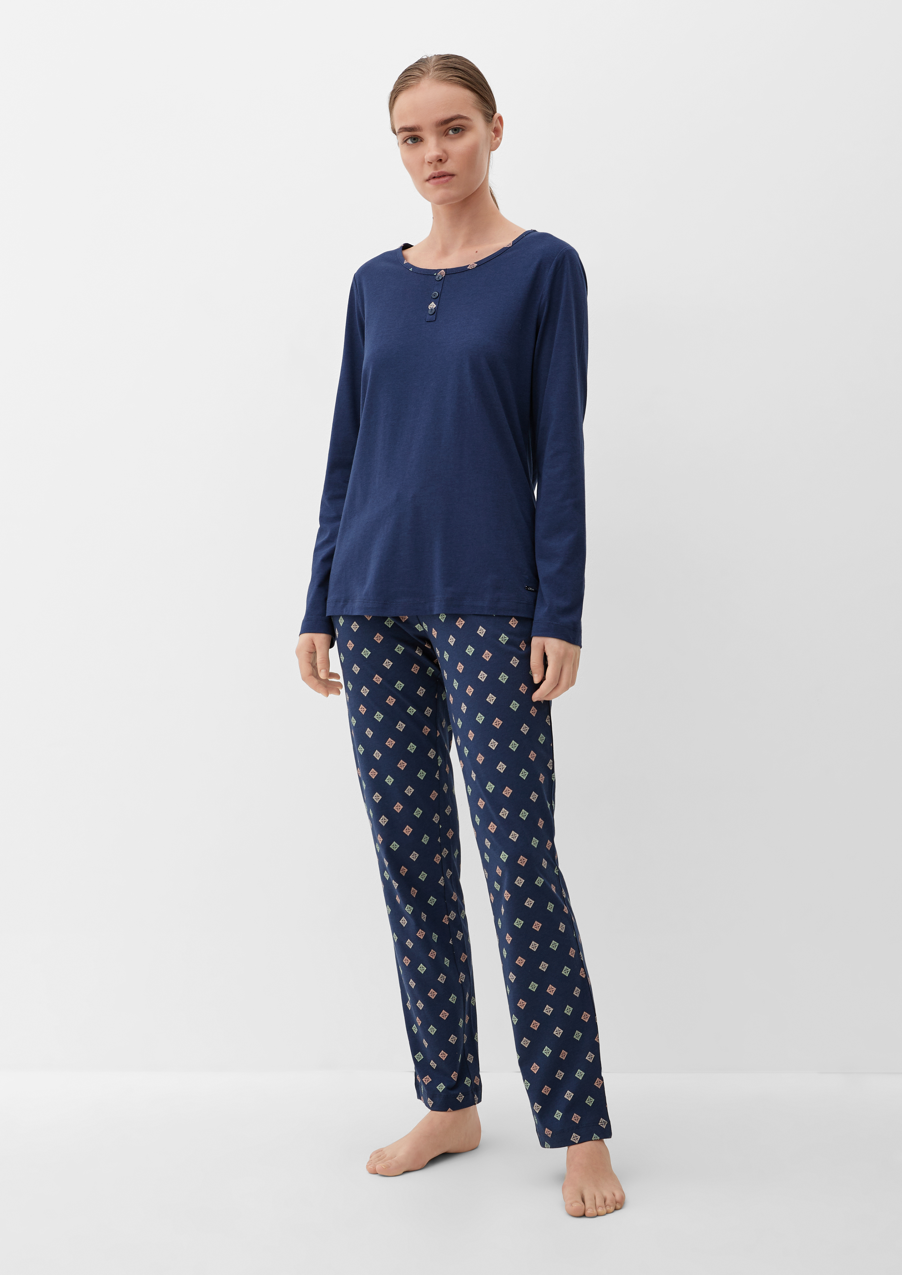 Pyjamashirt in 5865, 2400 & 0200