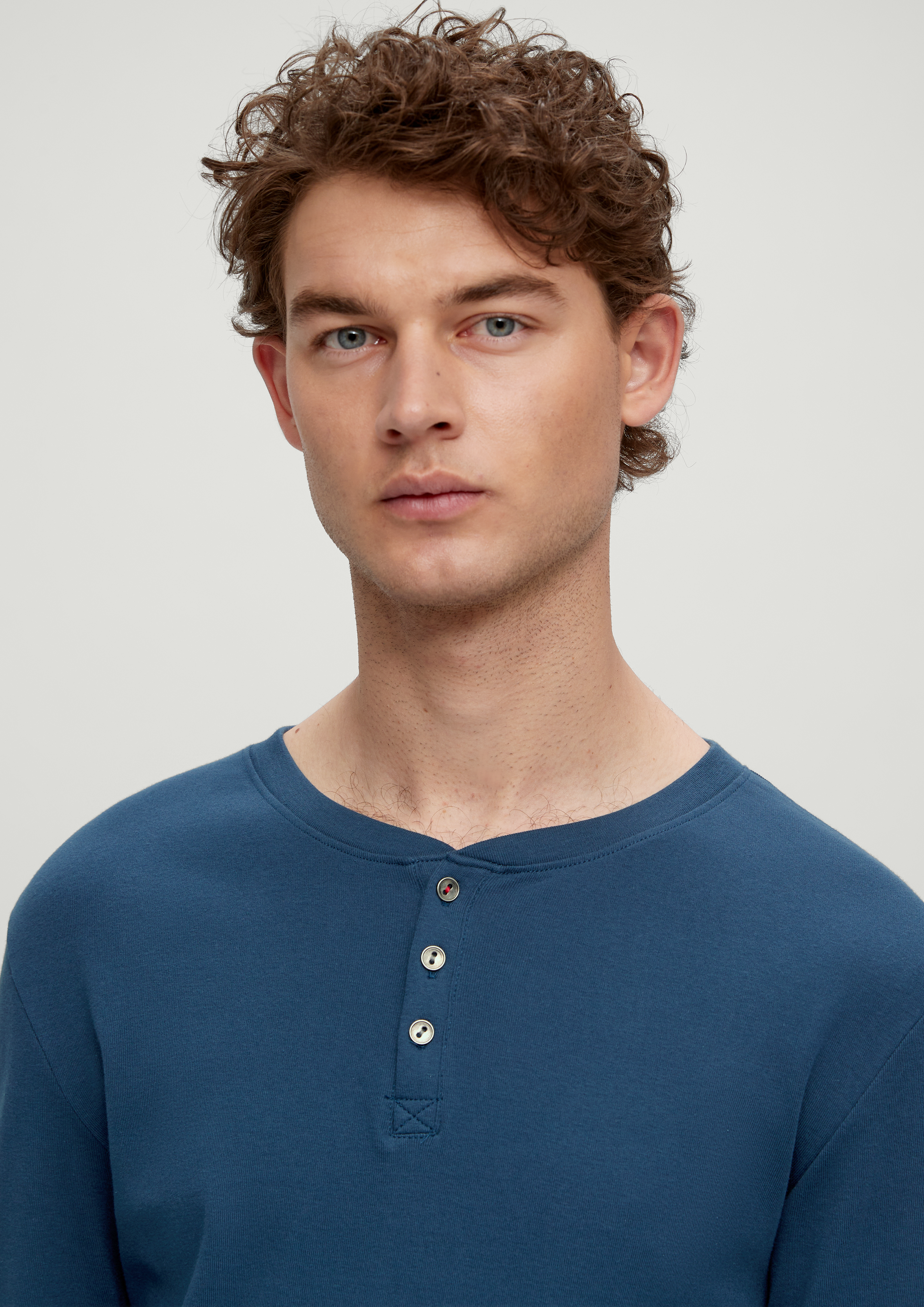 Sweatshirt in 5700, 7800, 9999, 0100 & 95W1