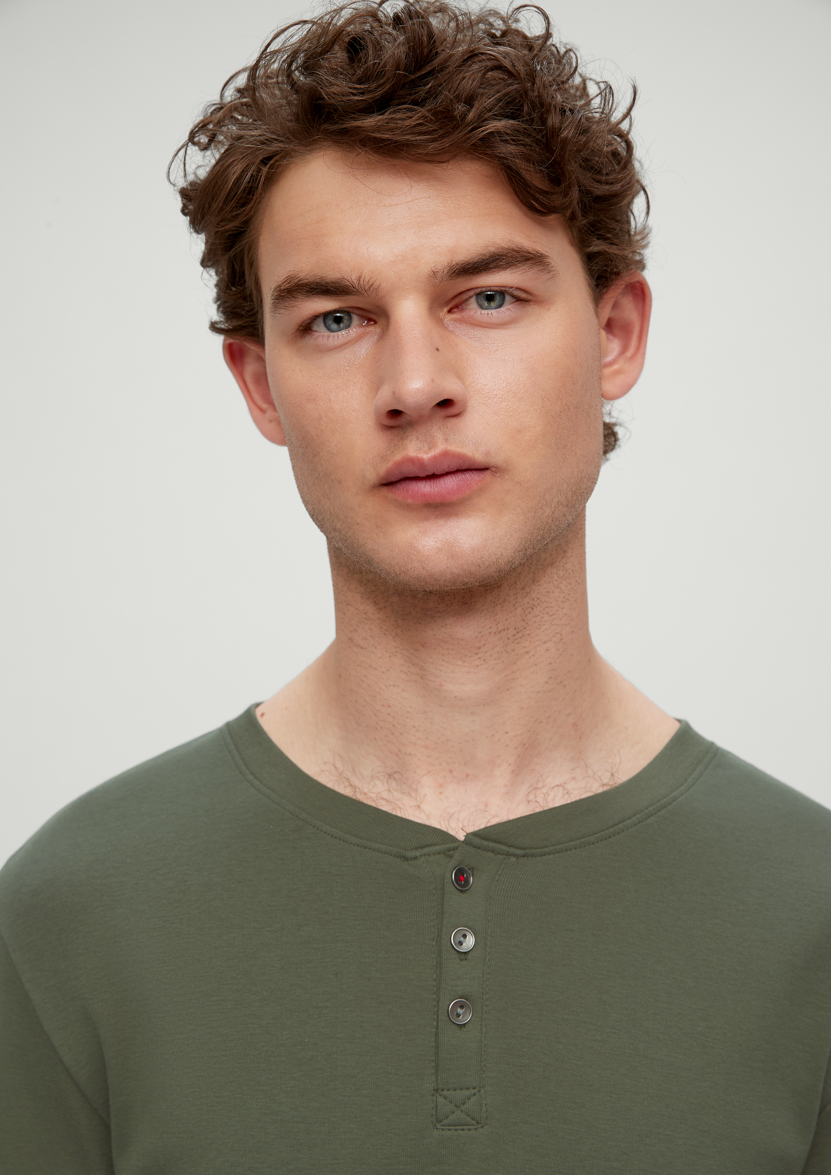 Sweatshirt in 7800, 5700, 9999, 0100 & 95W1