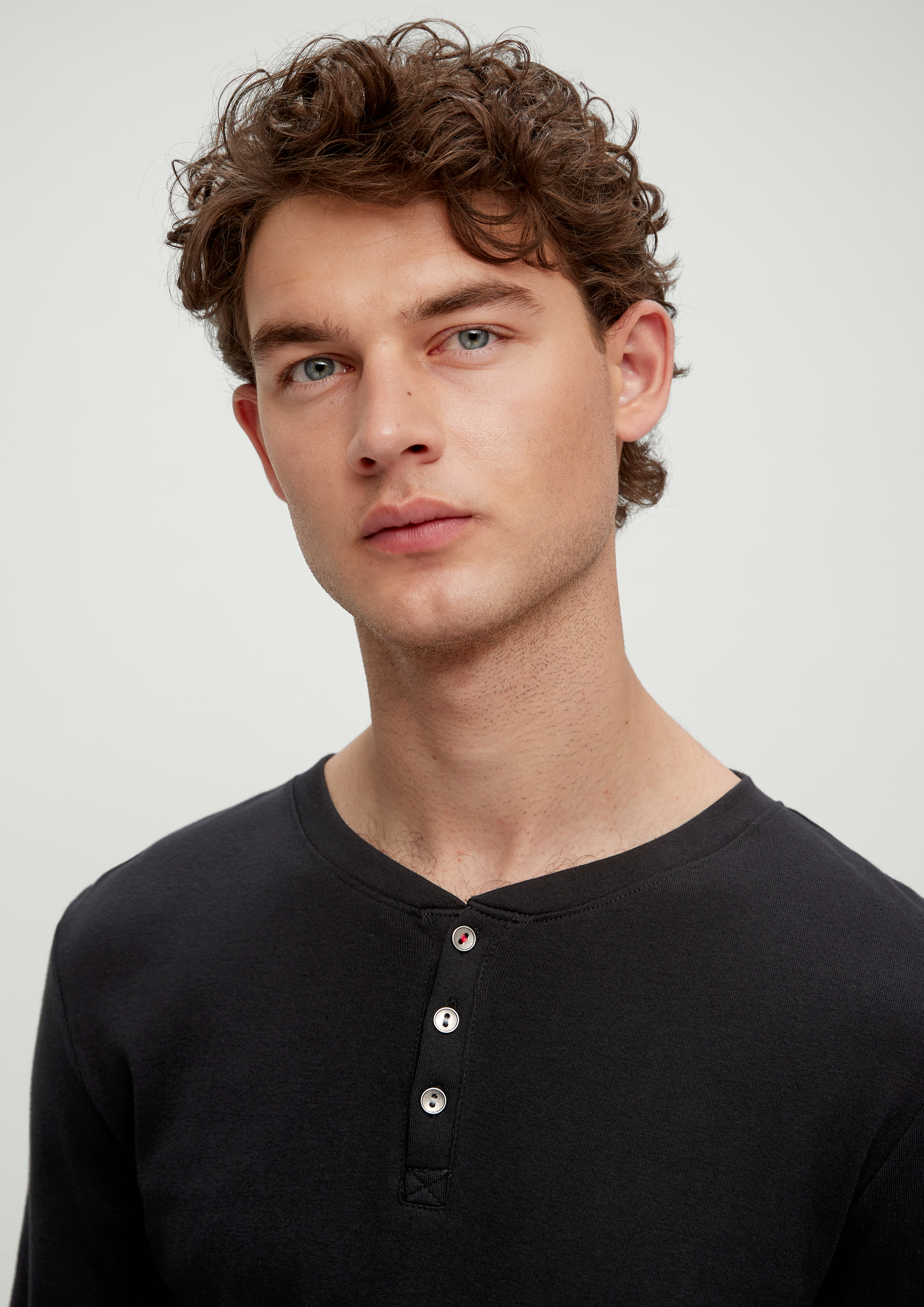 Sweatshirt in 9999, 7800, 5700, 0100 & 95W1