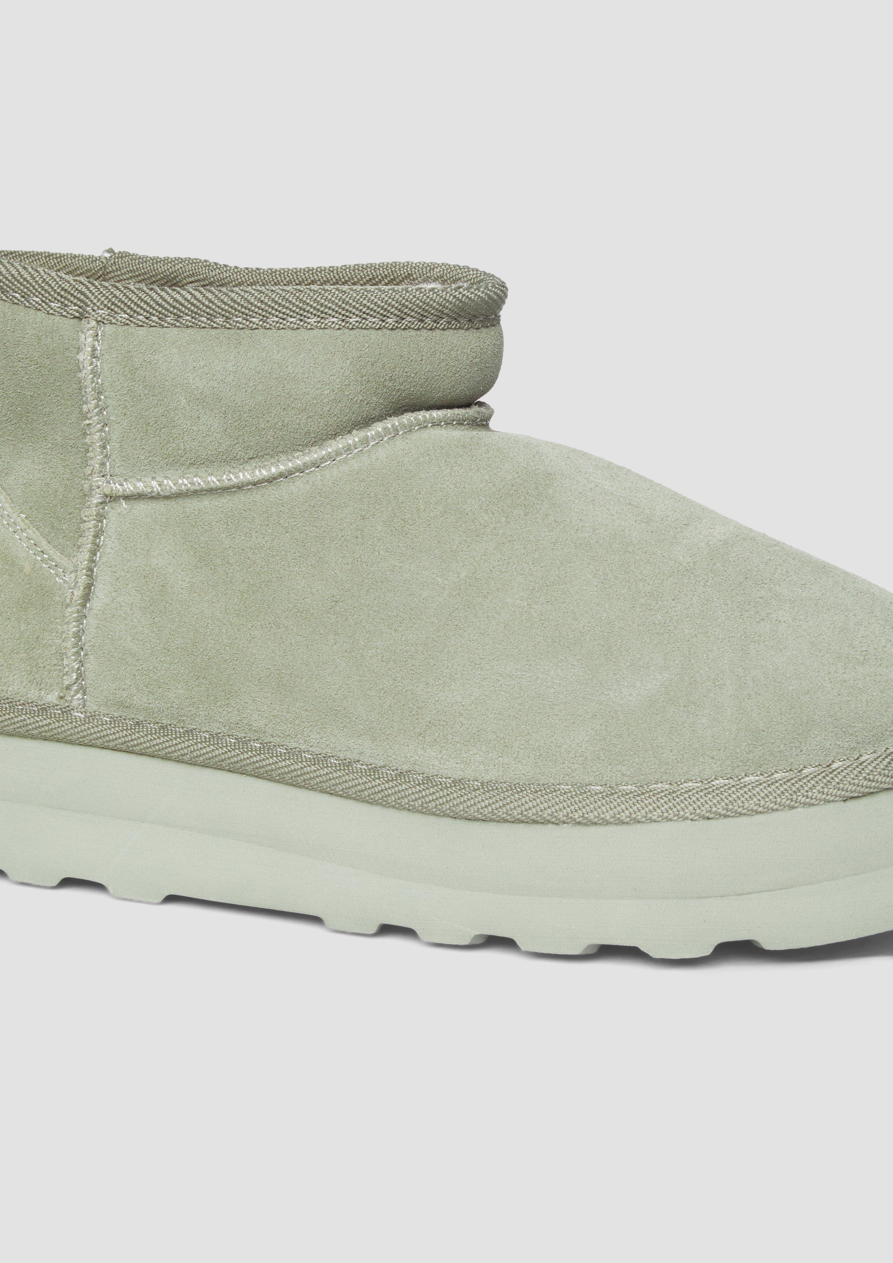 Škornji in 710, 001, 216, 305, 5A2, 400, 907 & 341