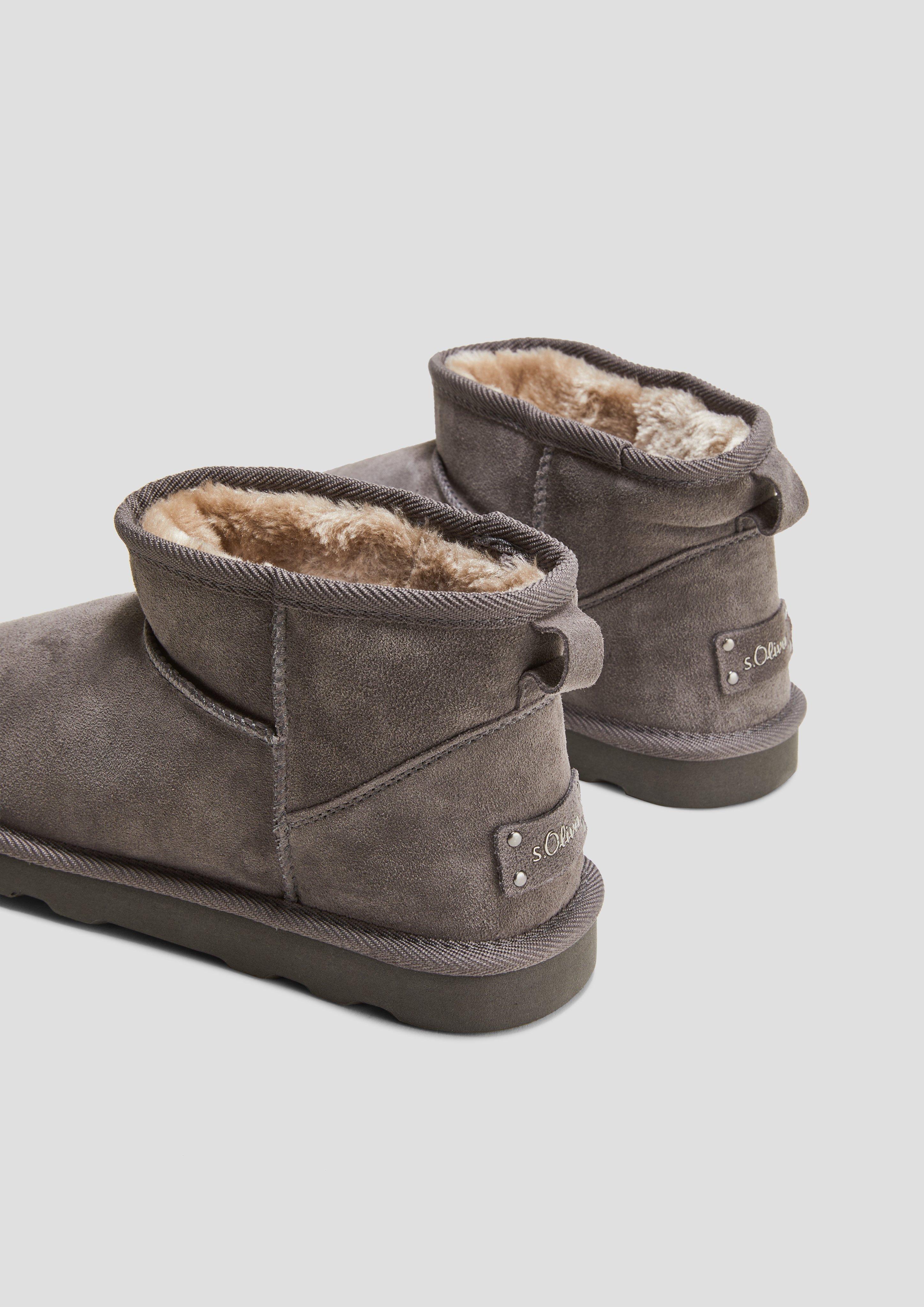 Škornji in 216, 001, 305, 512, 710, 345, 341, 400 & 907