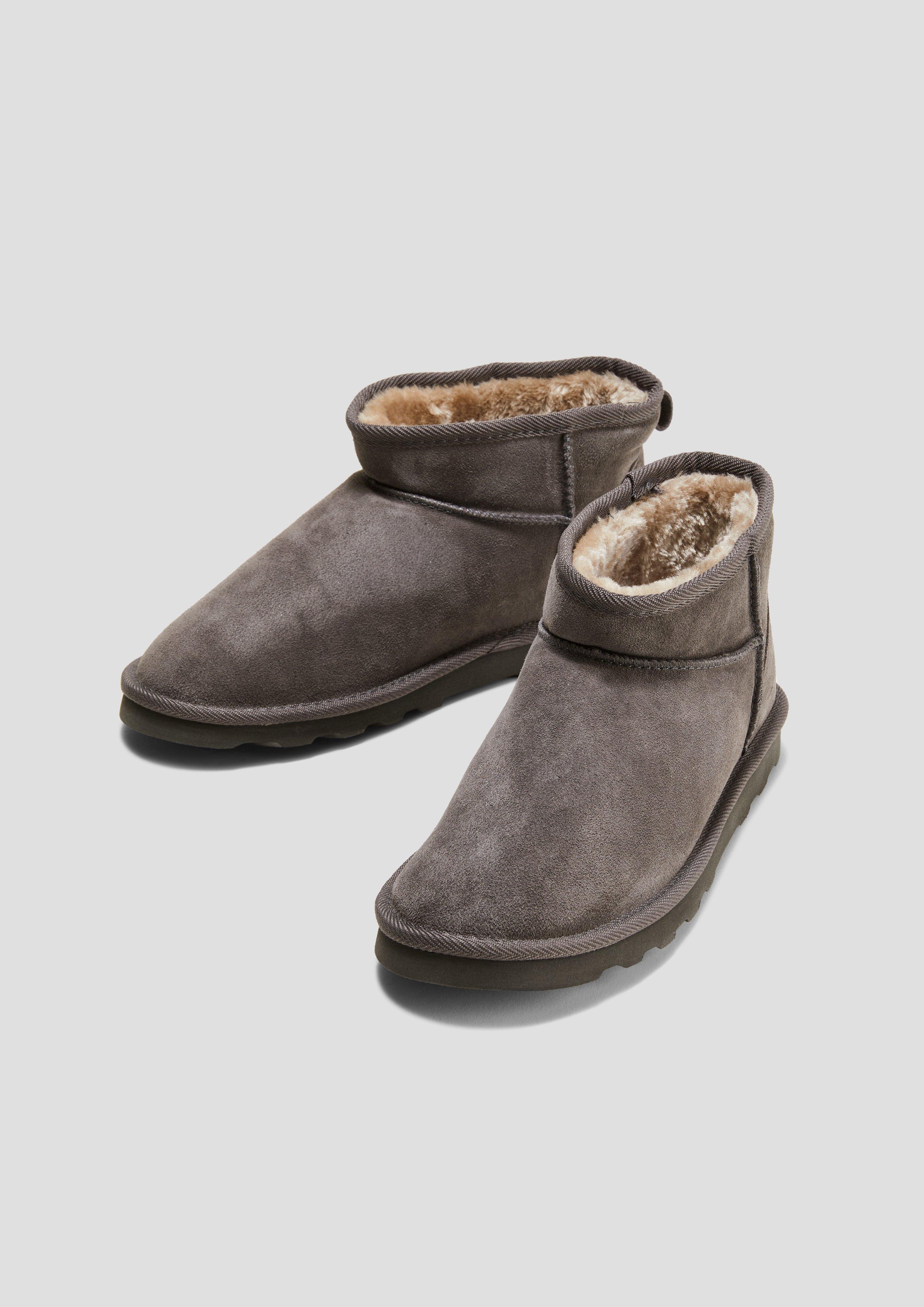 Škornji in 216, 001, 305, 512, 710, 345, 341, 400 & 907