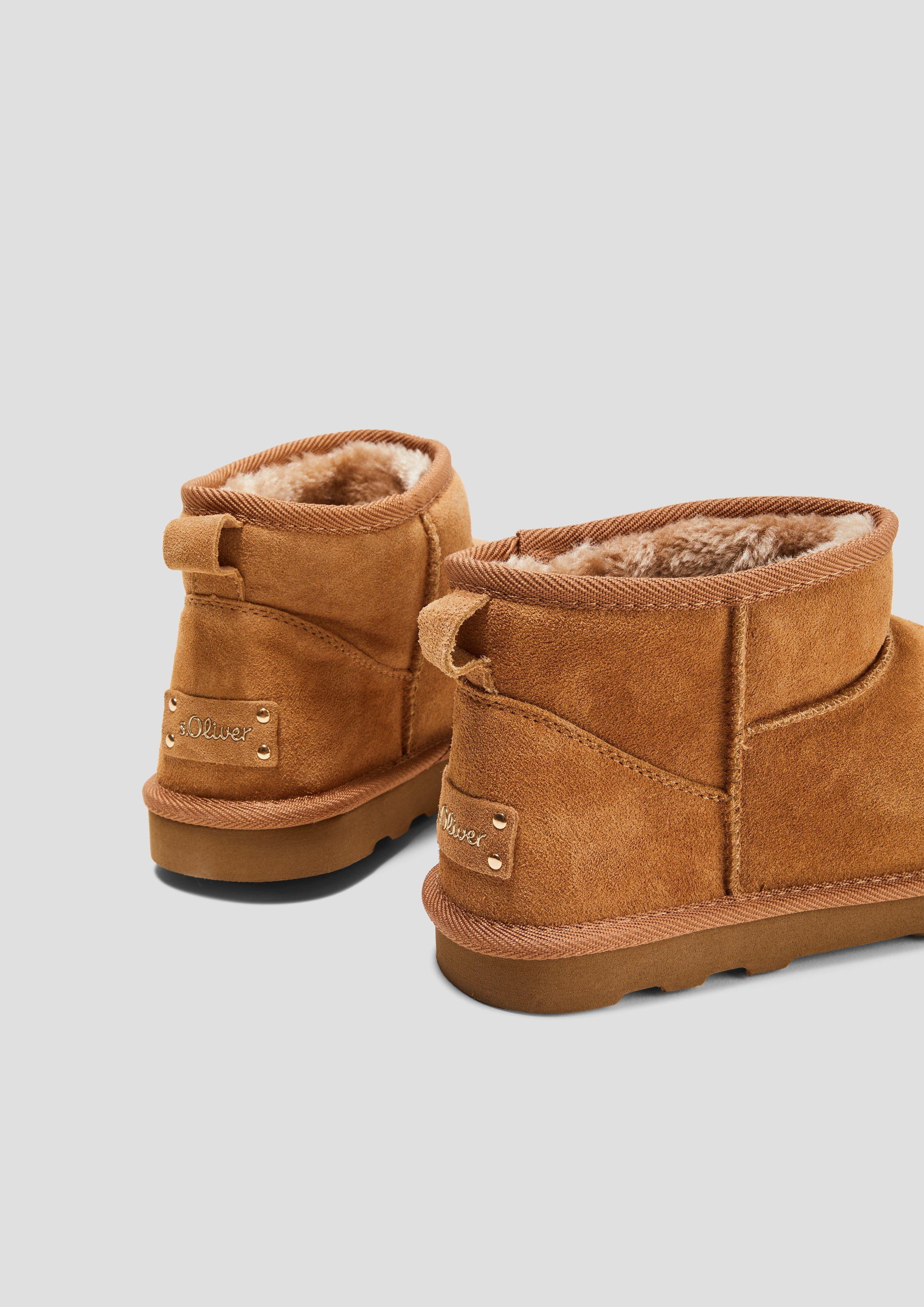 Škornji in 305, 216, 001, 512, 710, 345, 341, 400 & 907