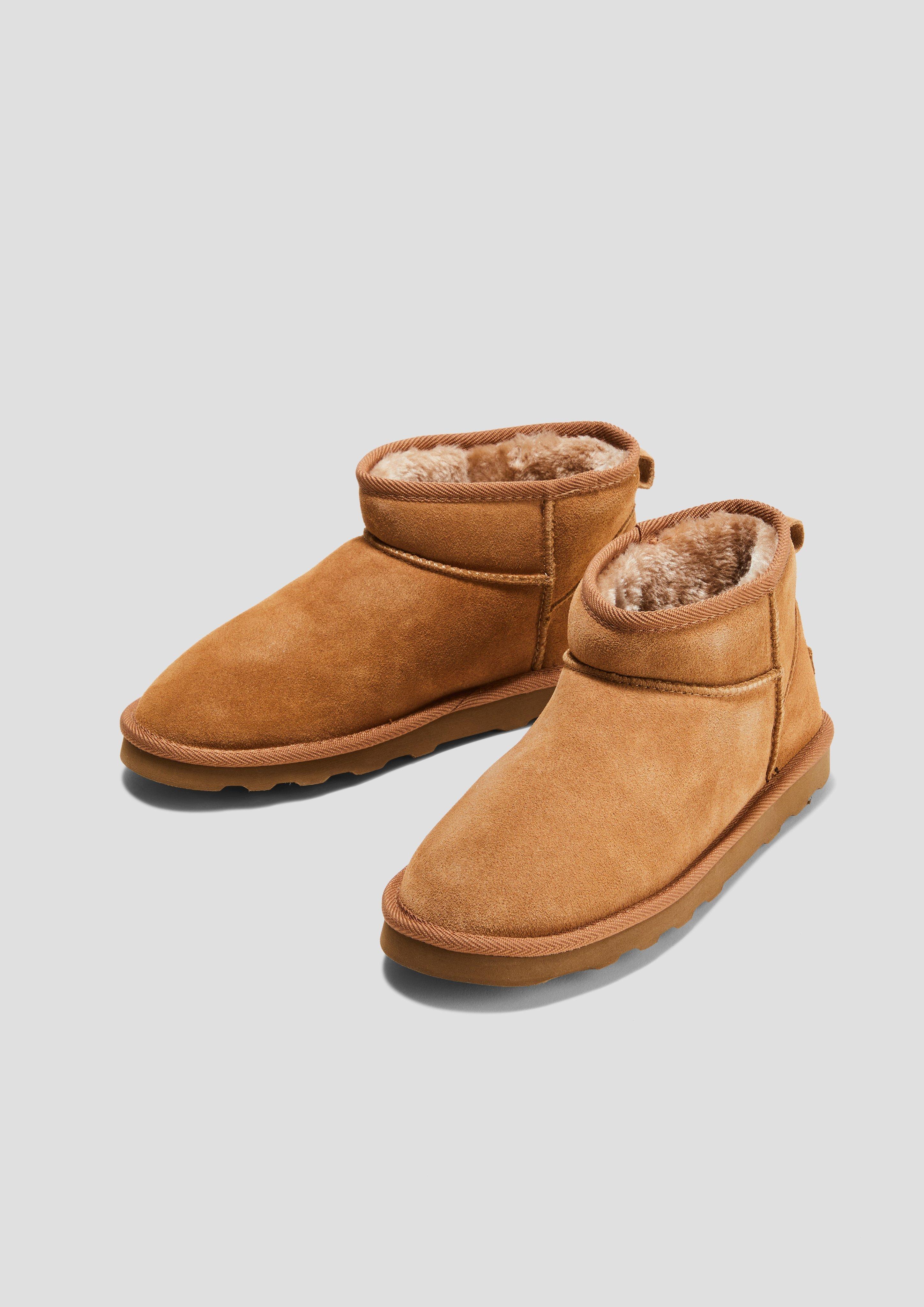 Škornji in 305, 216, 001, 512, 710, 345, 341, 400 & 907