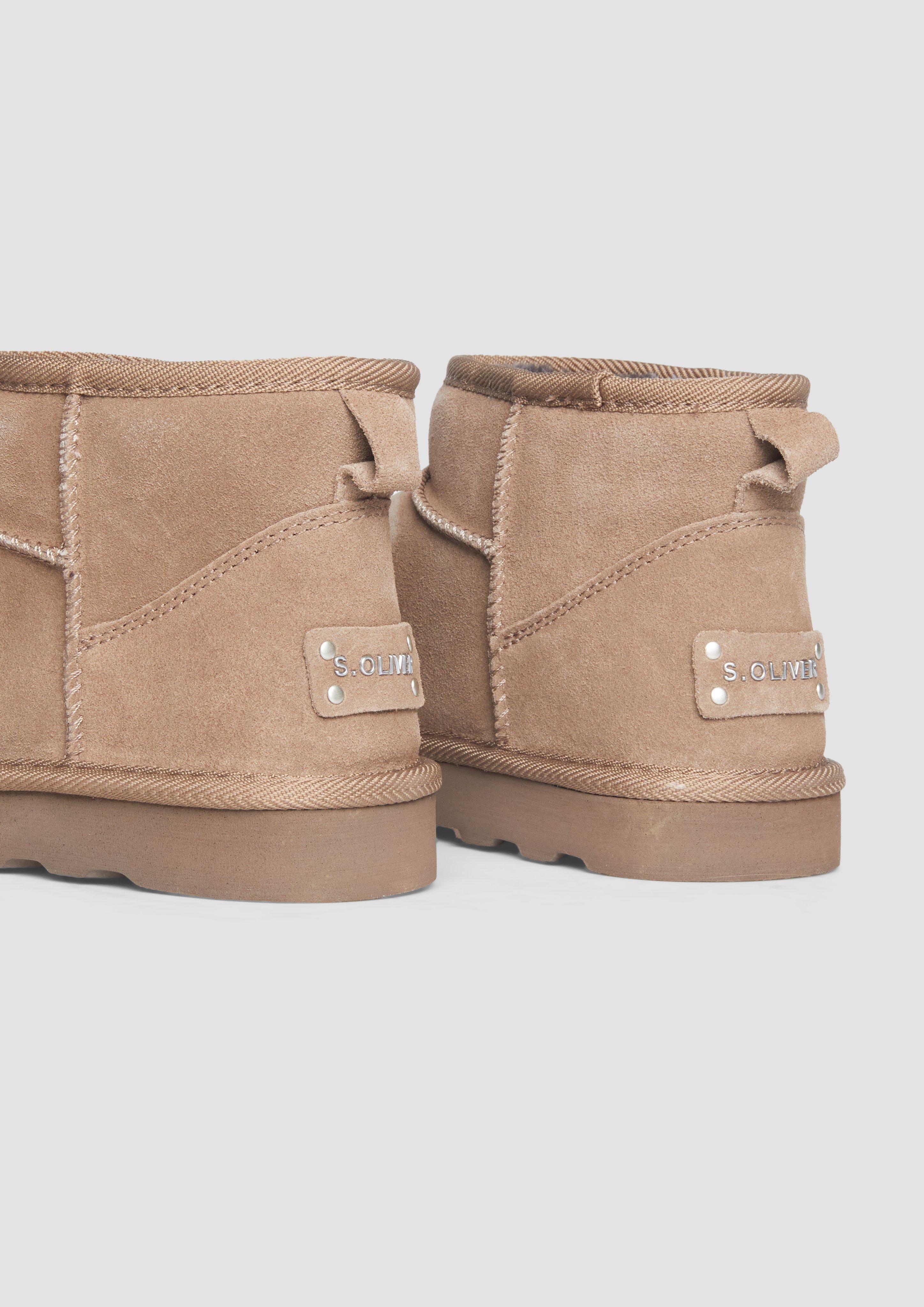 Škornji in 341, 216, 001, 305, 512, 710, 345, 400 & 907