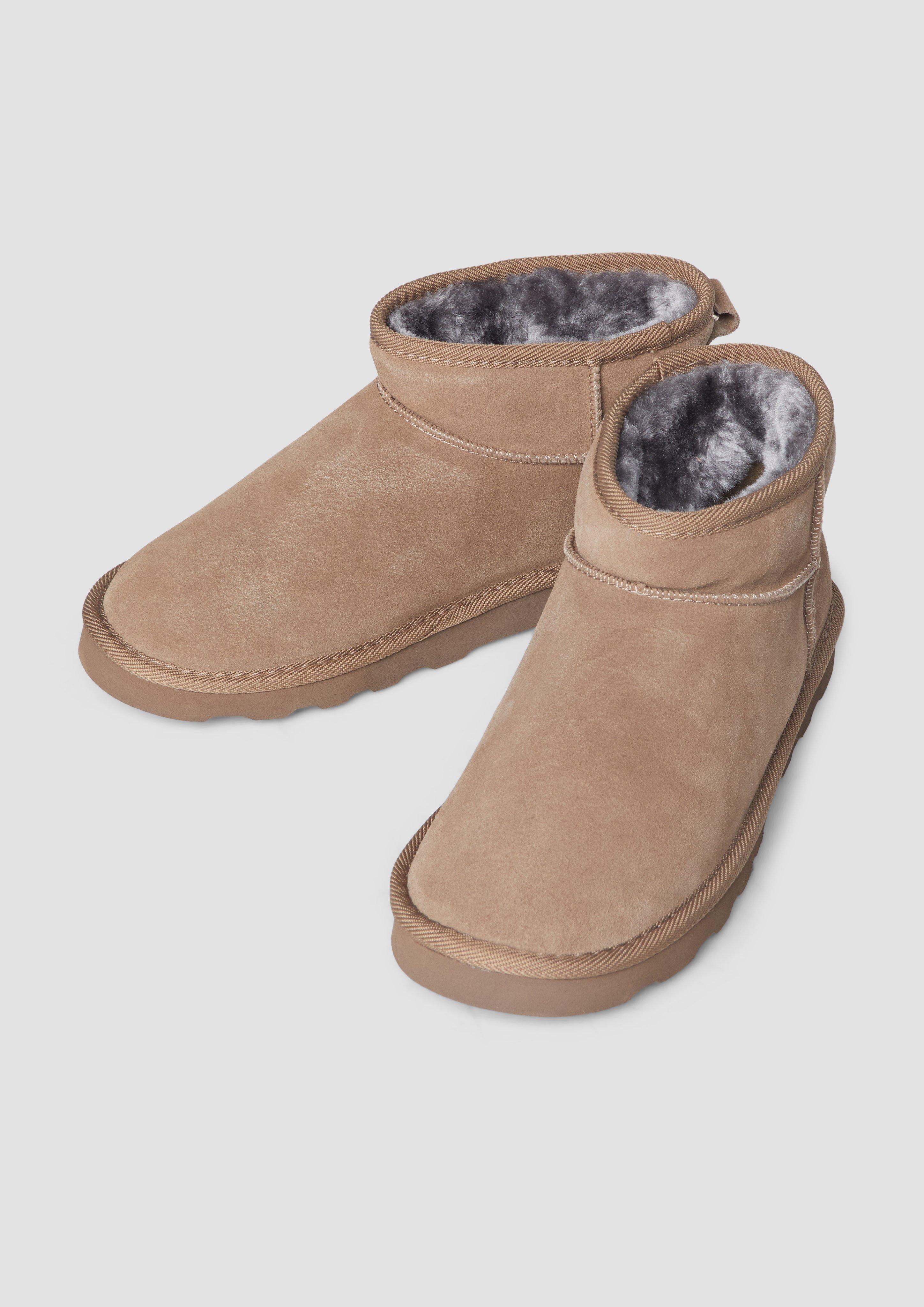 Škornji in 341, 216, 001, 305, 512, 710, 345, 400 & 907