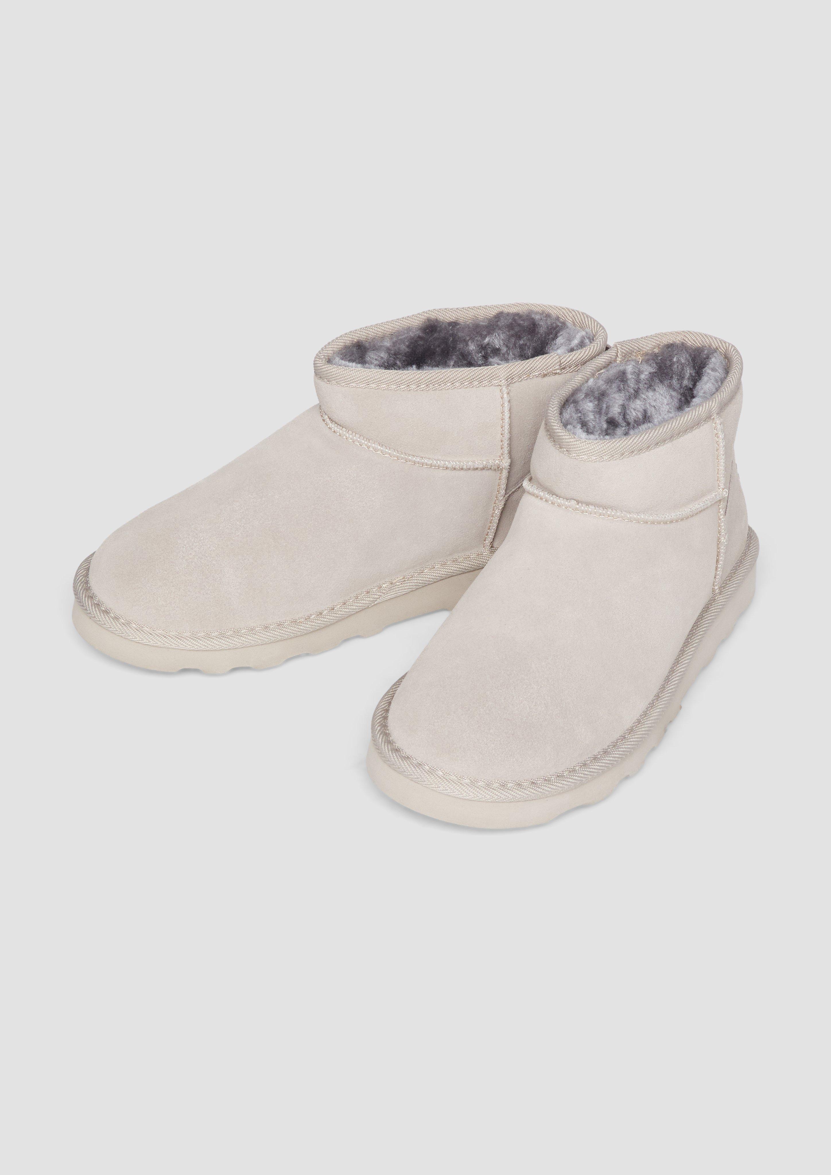 Škornji in 345, 216, 001, 305, 512, 710, 341, 400 & 907