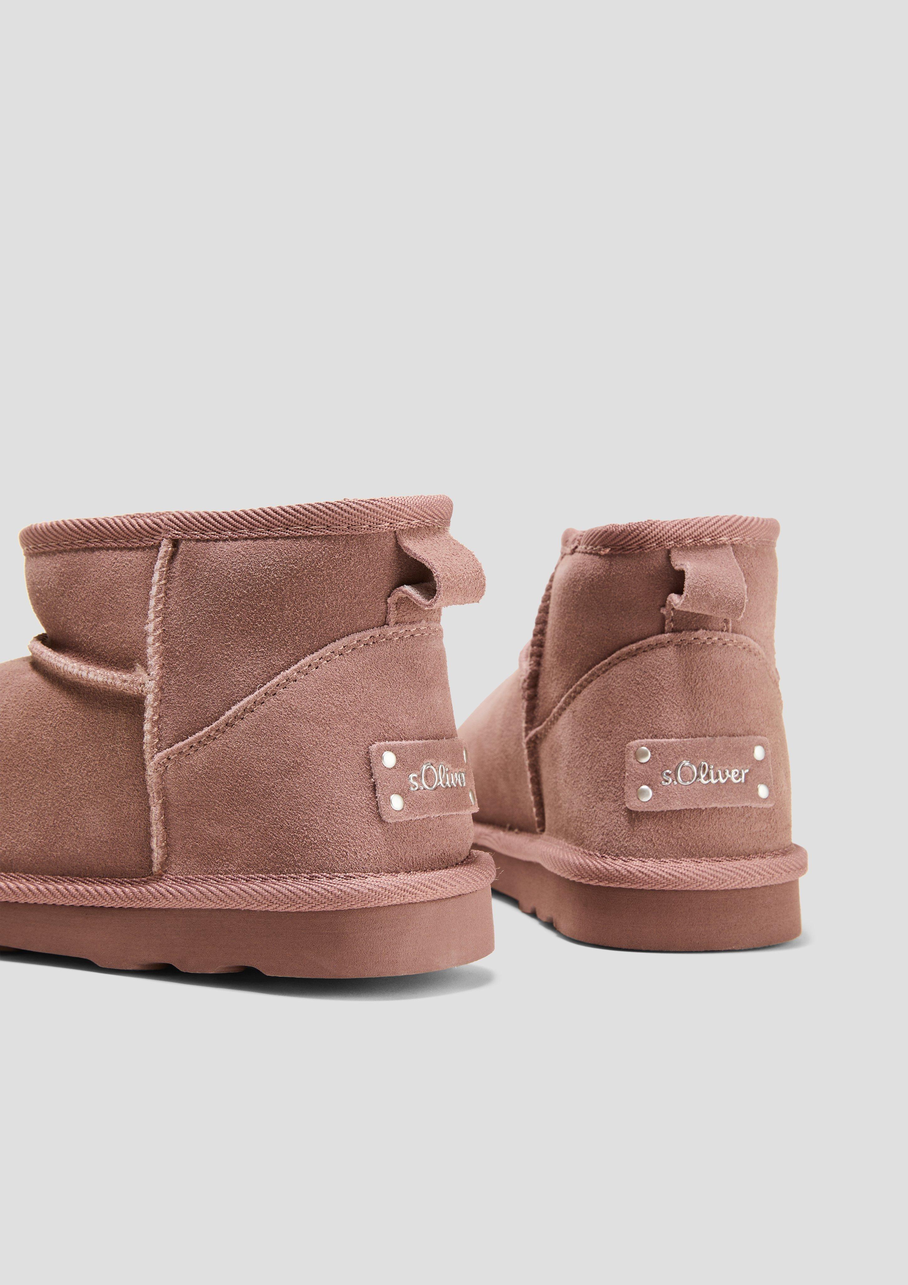 Škornji in 512, 216, 001, 305, 710, 345, 341, 400 & 907