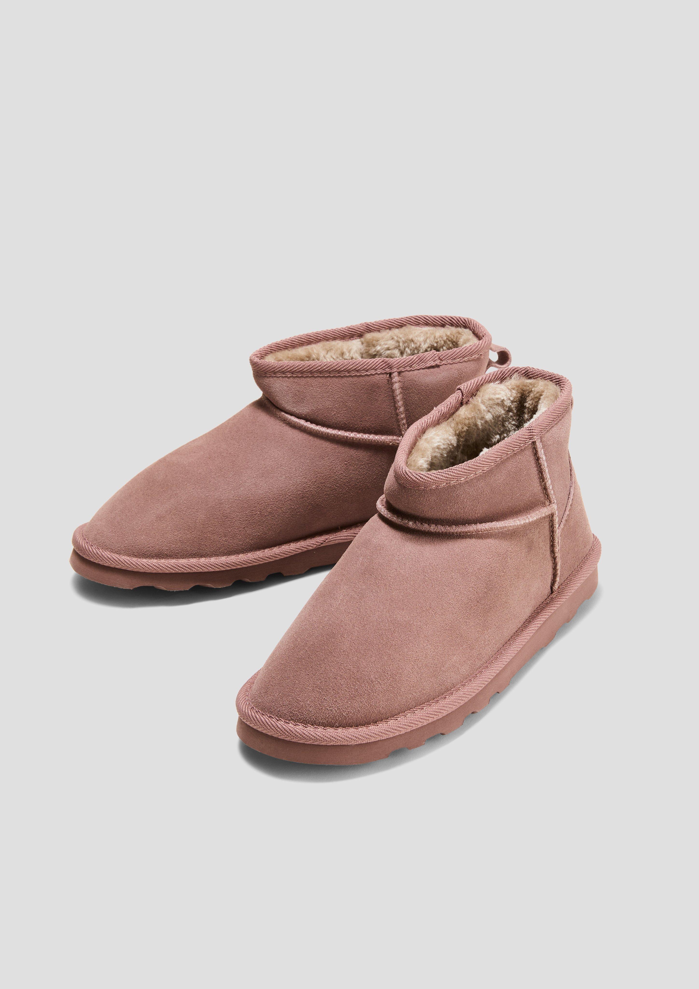 Škornji in 512, 216, 001, 305, 710, 345, 341, 400 & 907