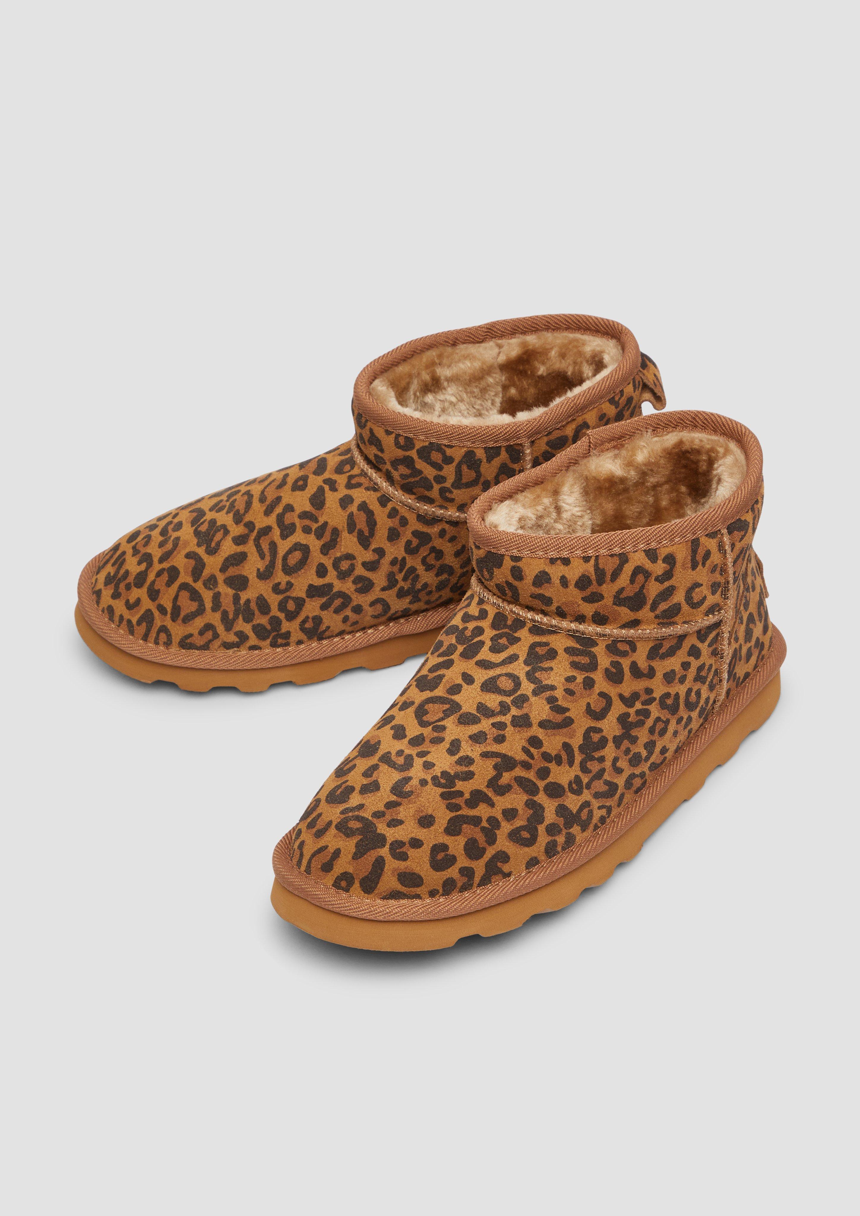 Čižmy in 907, 216, 001, 305, 512, 710, 345, 341 & 400