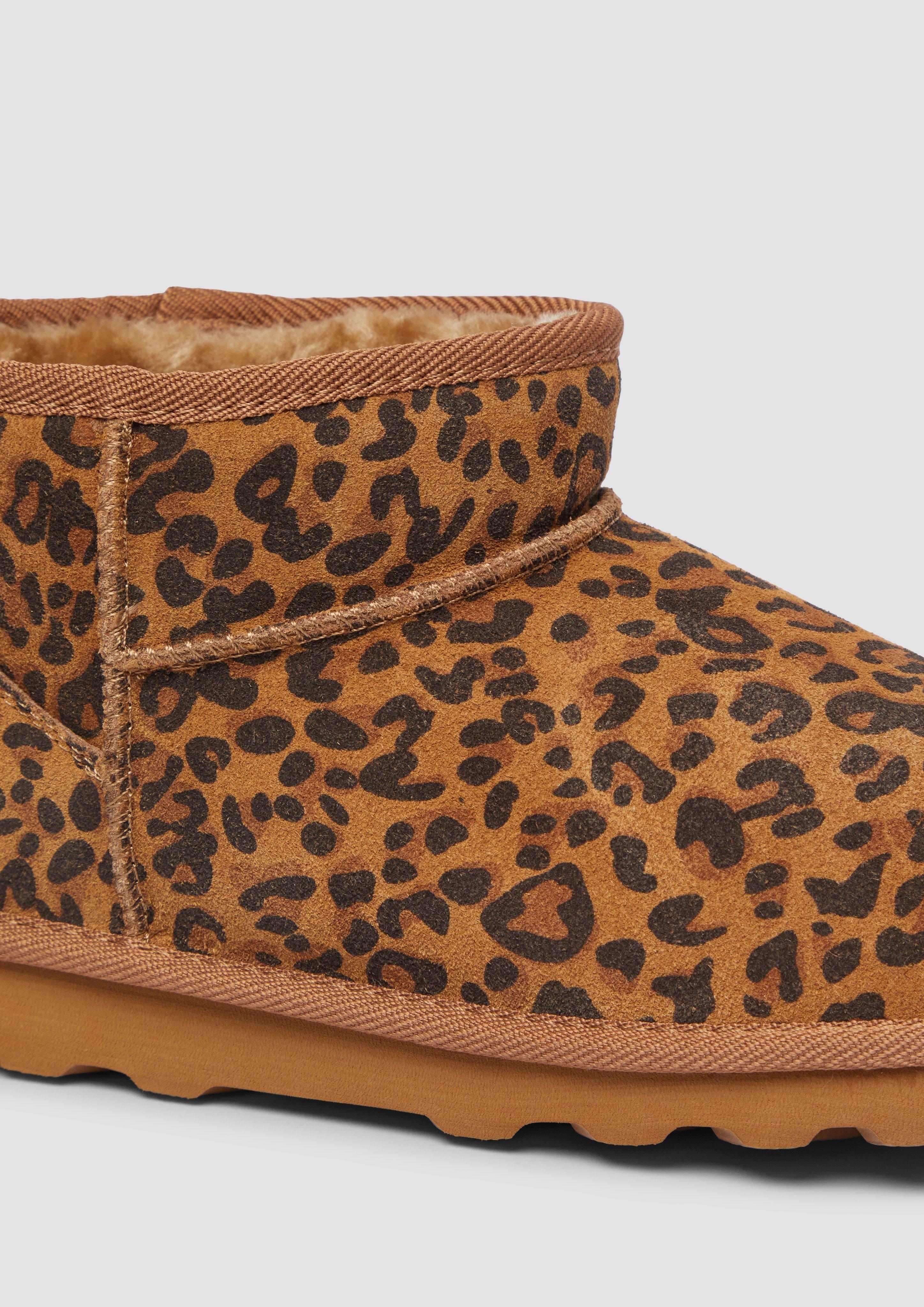 Čižmy in 907, 216, 001, 305, 512, 710, 345, 341 & 400