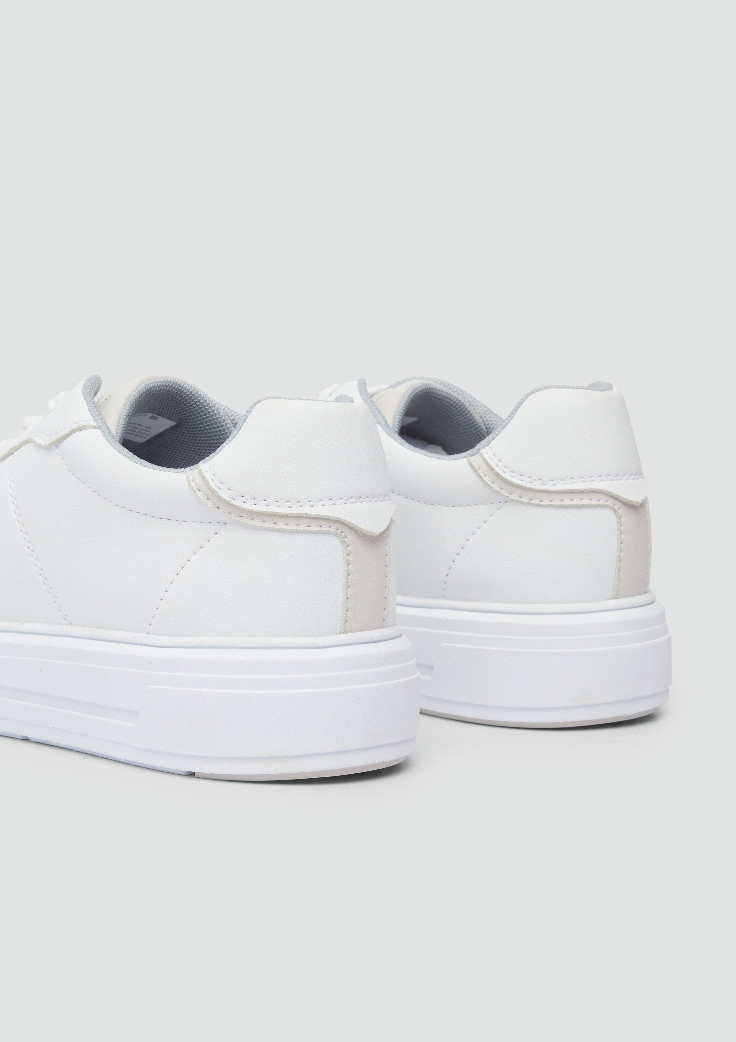 Čevlji z vezalkami in 1A0