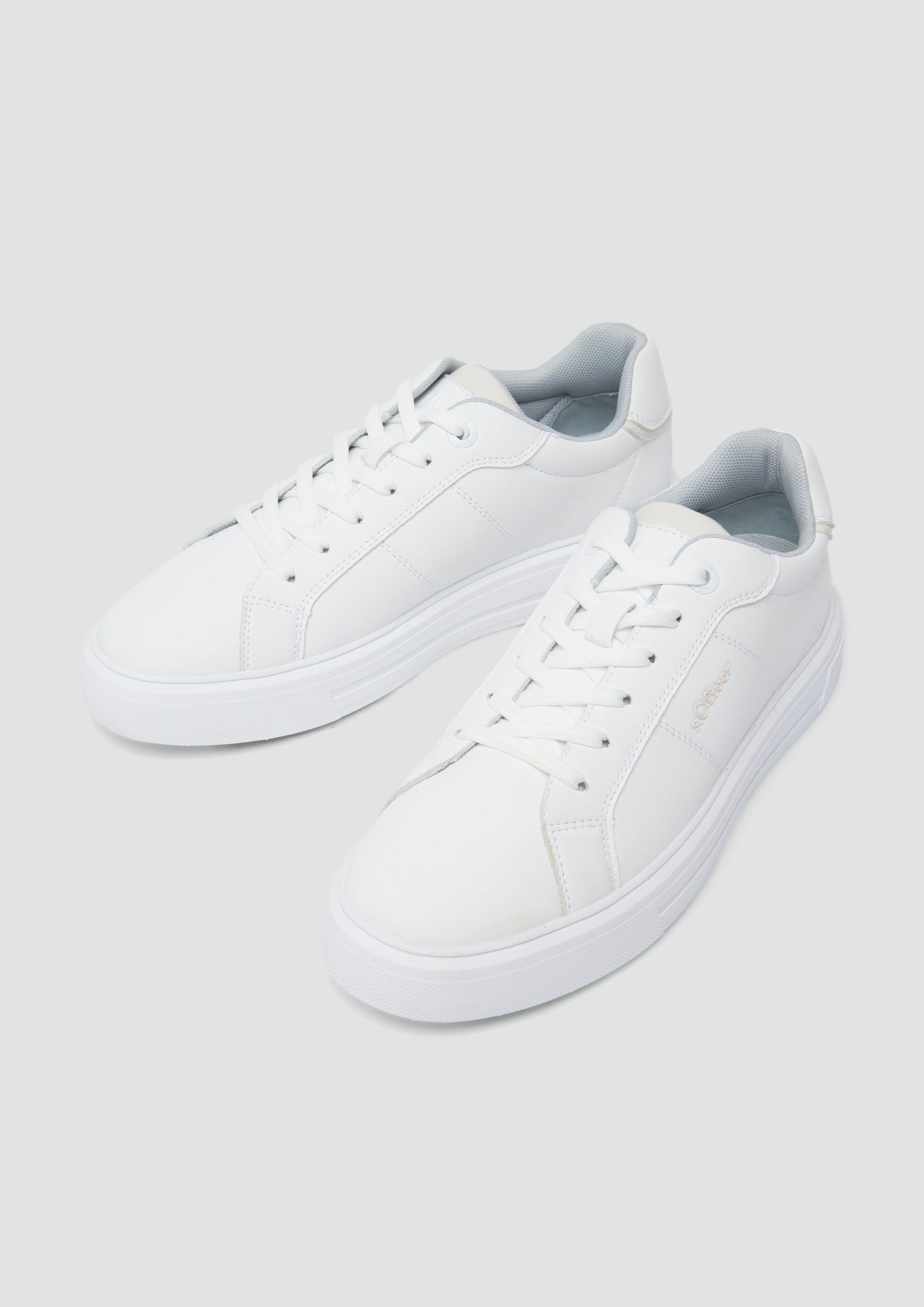 Čevlji z vezalkami in 1A0