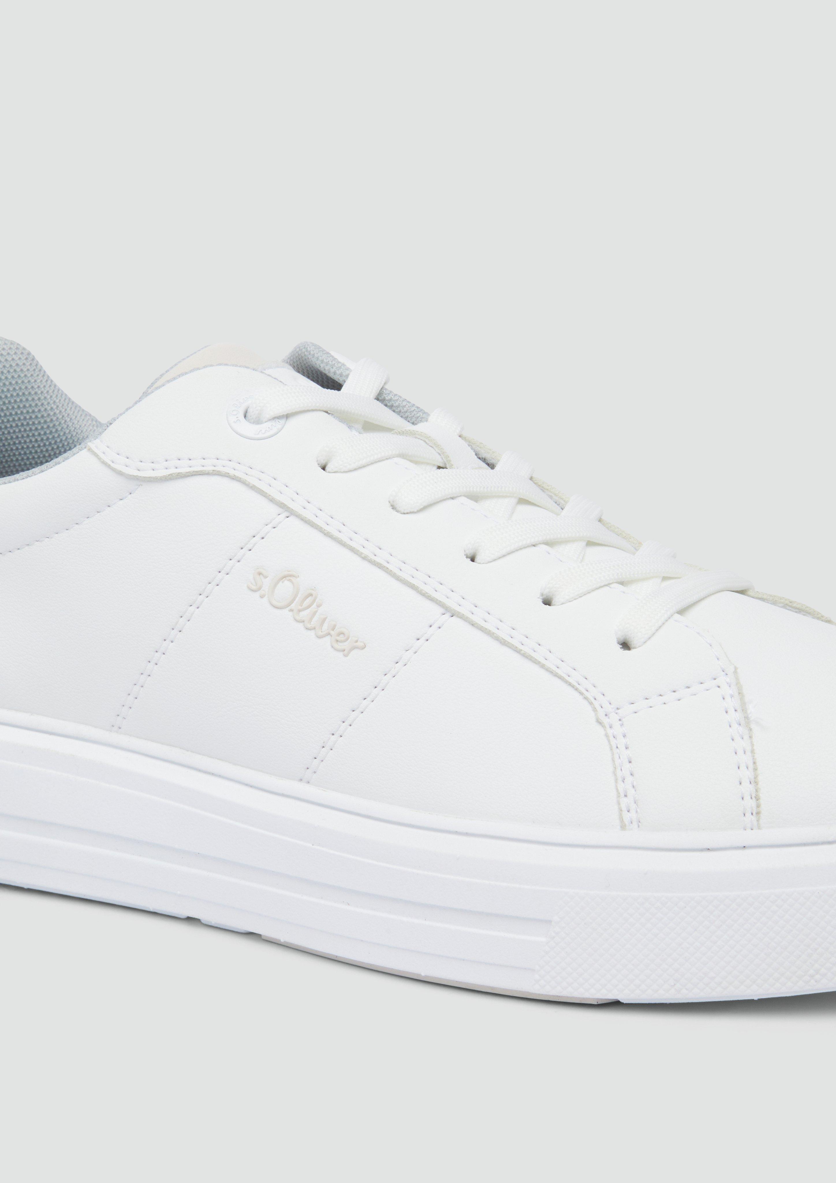 Čevlji z vezalkami in 1A0