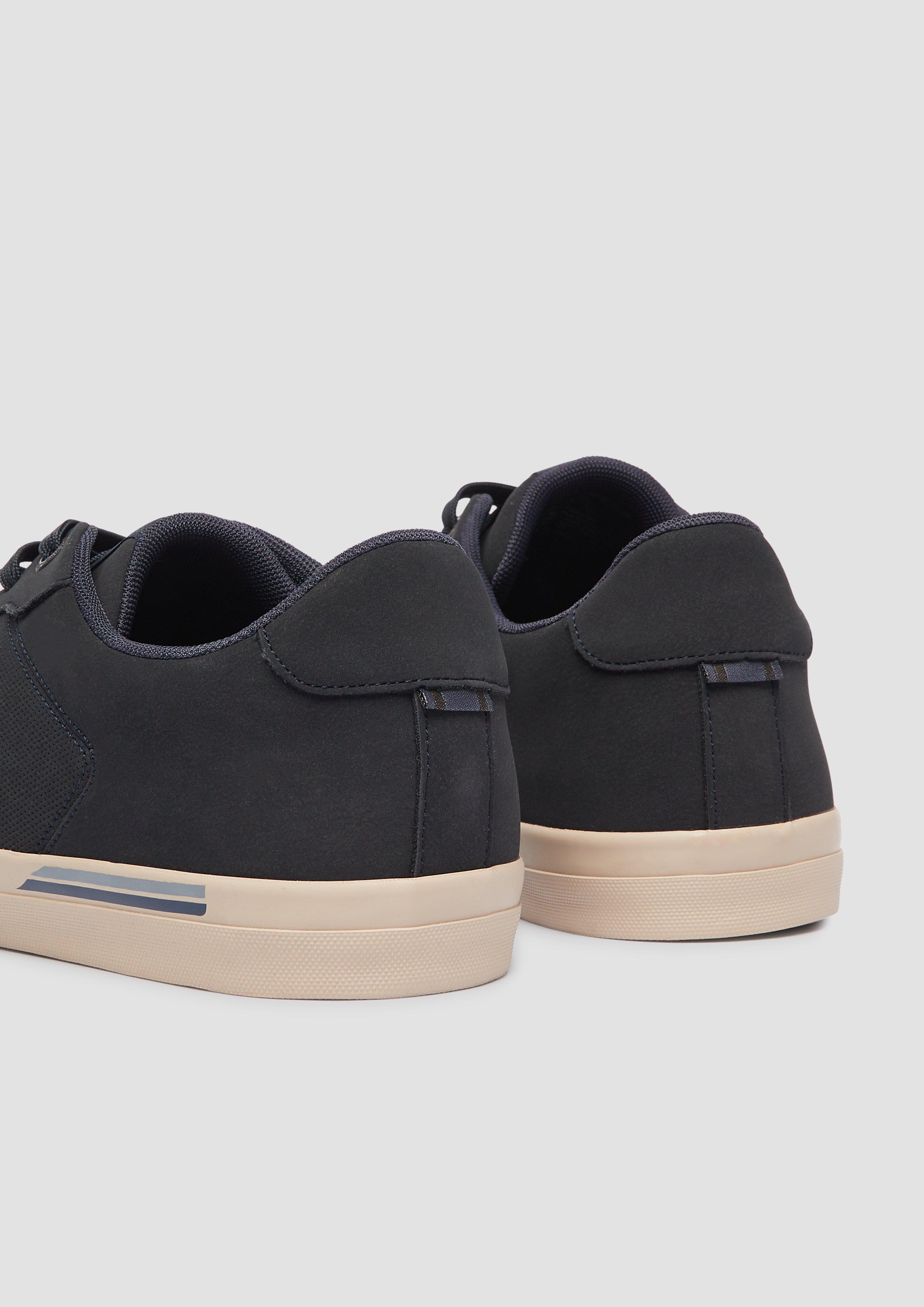 Čevlji z vezalkami in 880, 305, 805, 0A1, 1A0, 302, 3A5 & 327