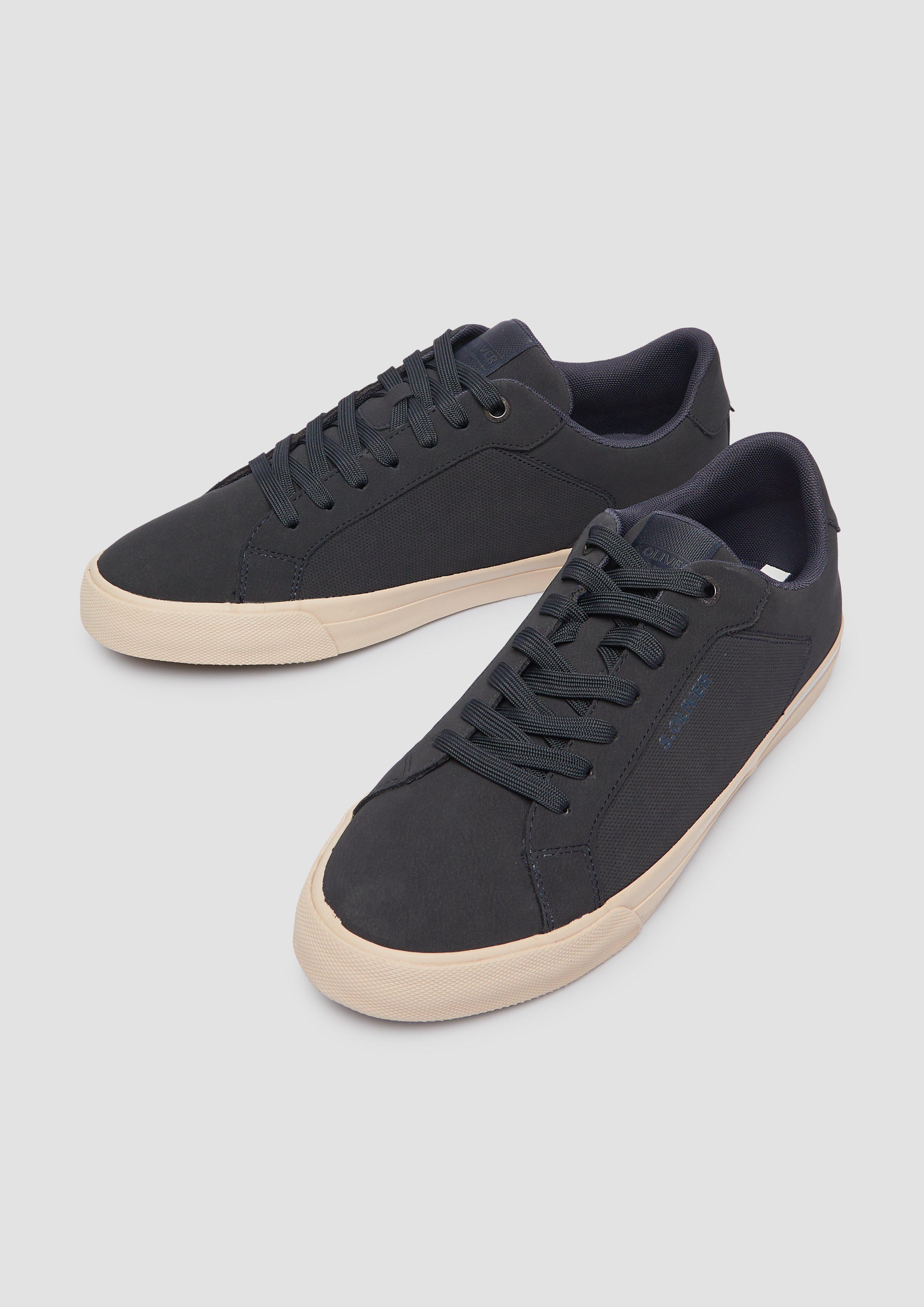 Čevlji z vezalkami in 880, 305, 805, 0A1, 1A0, 302, 3A5 & 327