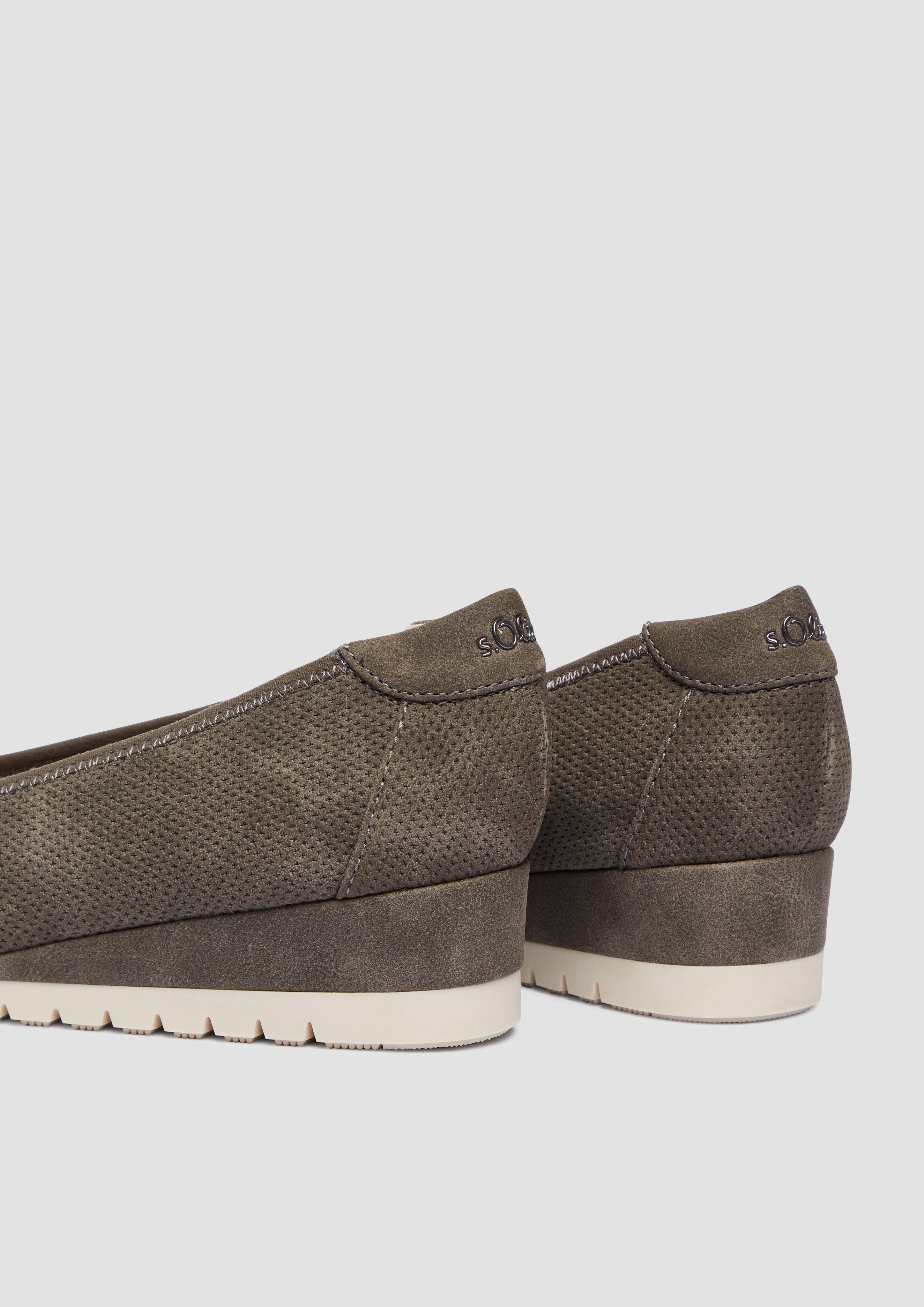 Pumps in 314, 4A0, 0B1 & 0A1