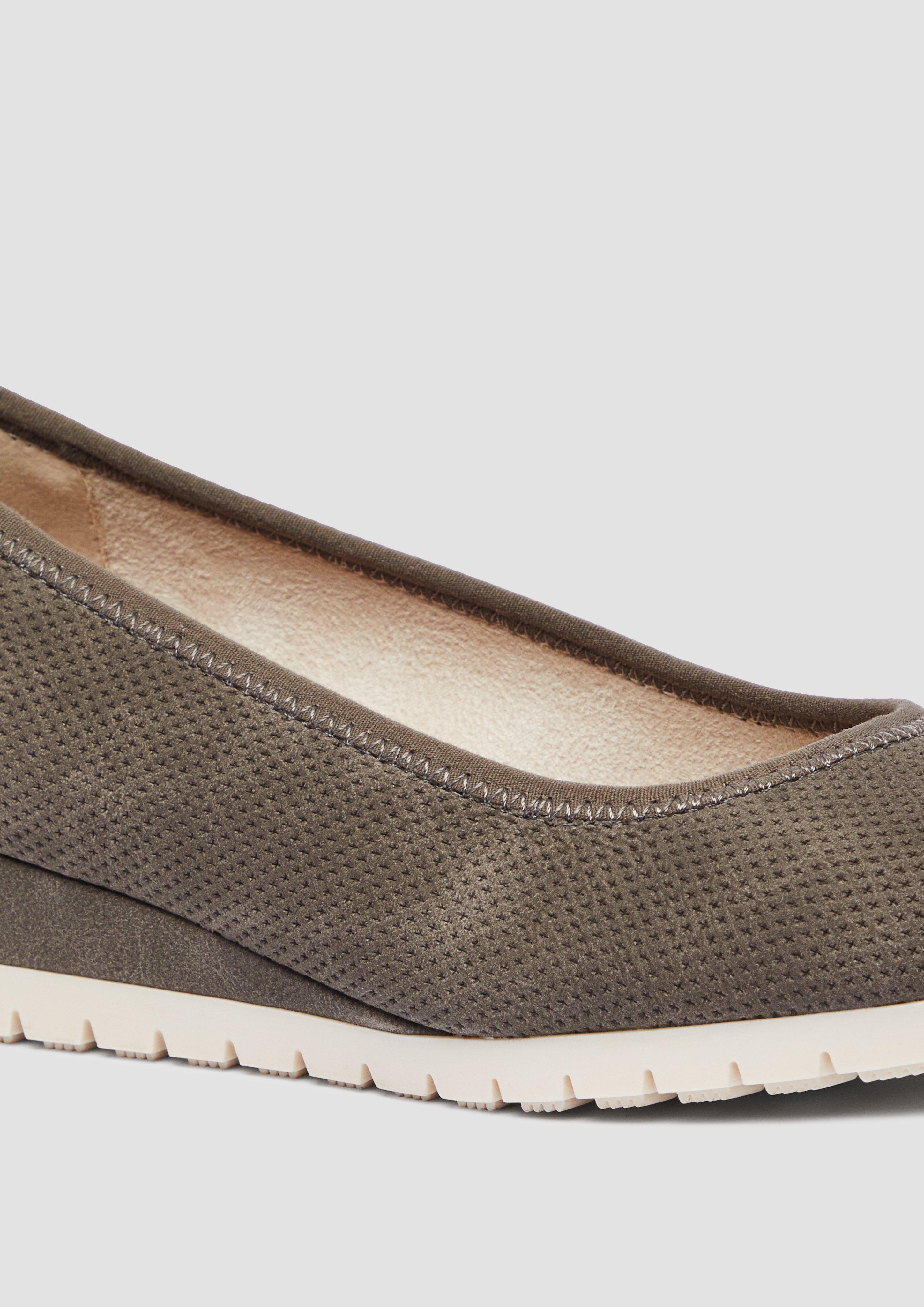 Pumps in 314, 4A0, 0B1 & 0A1