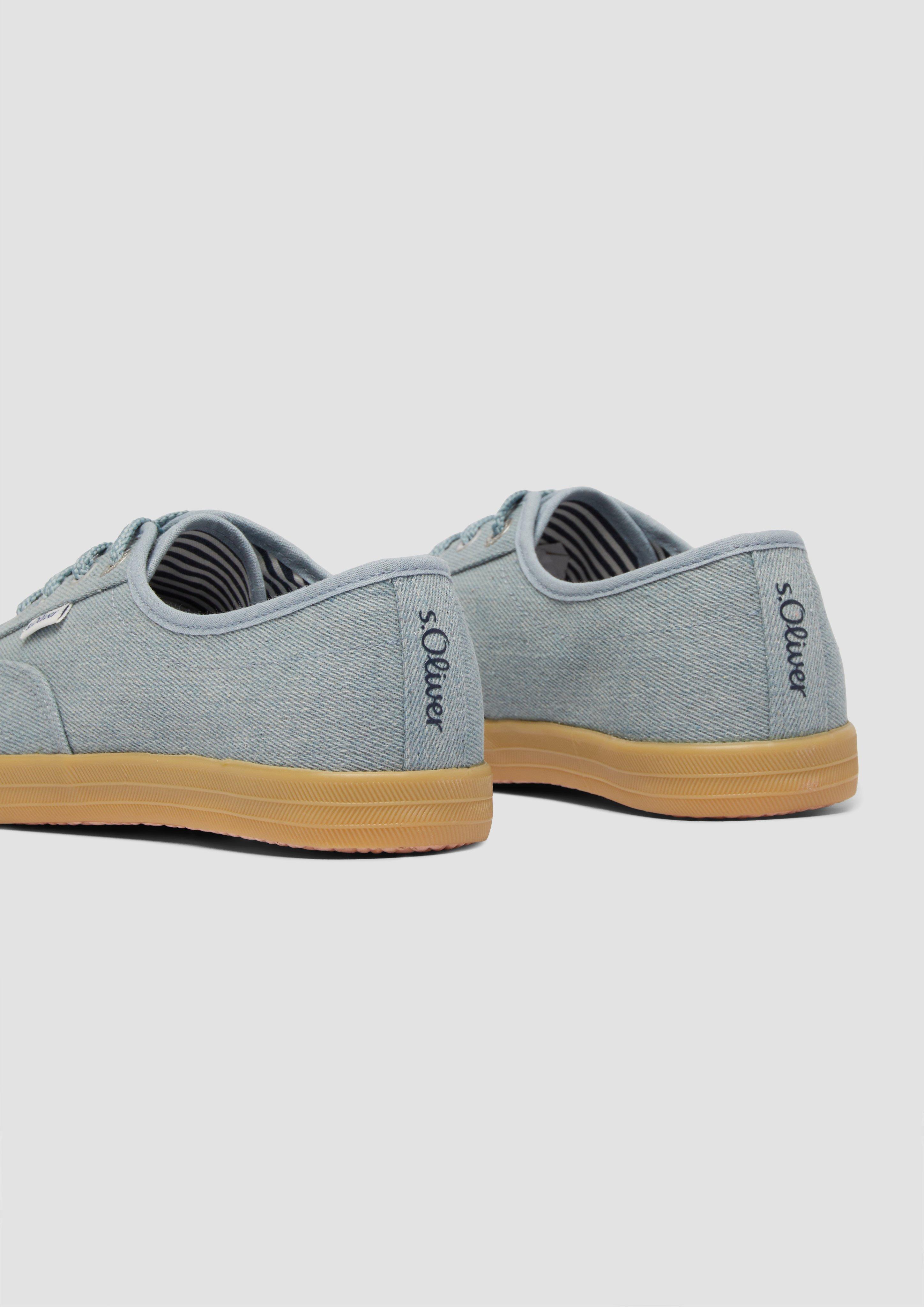 Čevlji z vezalkami in 802, 810 & 564