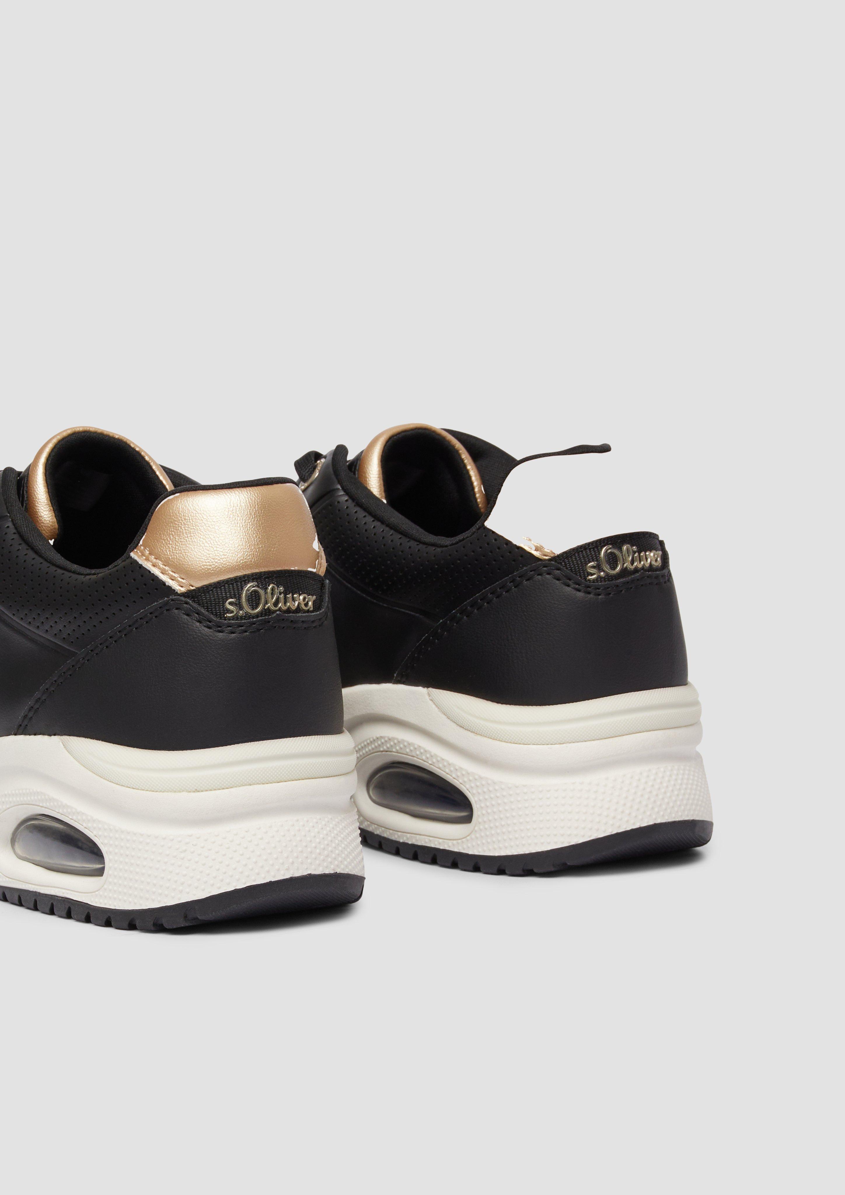 Čevlji z vezalkami in 001, 462 & 107