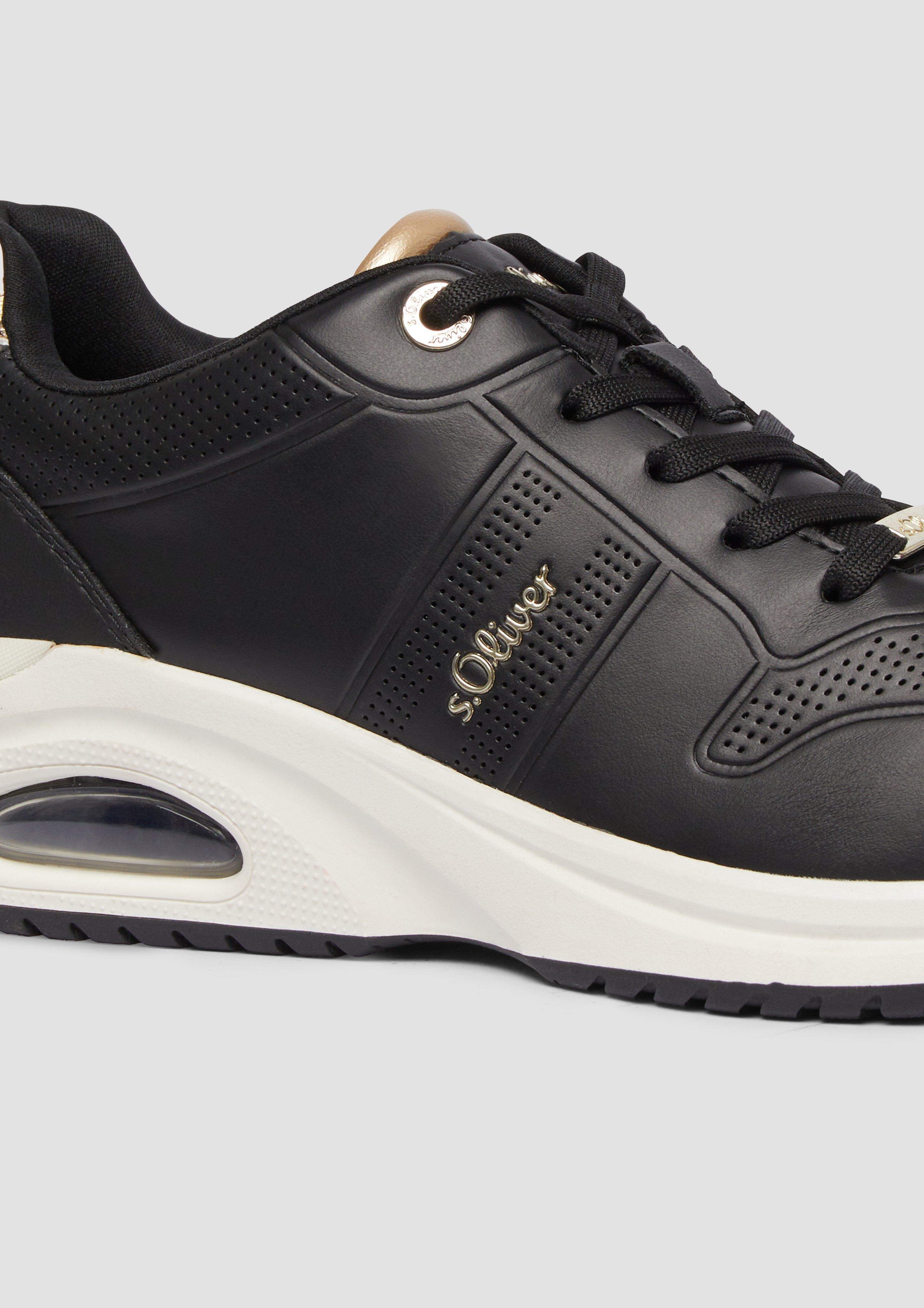 Čevlji z vezalkami in 001, 462 & 107