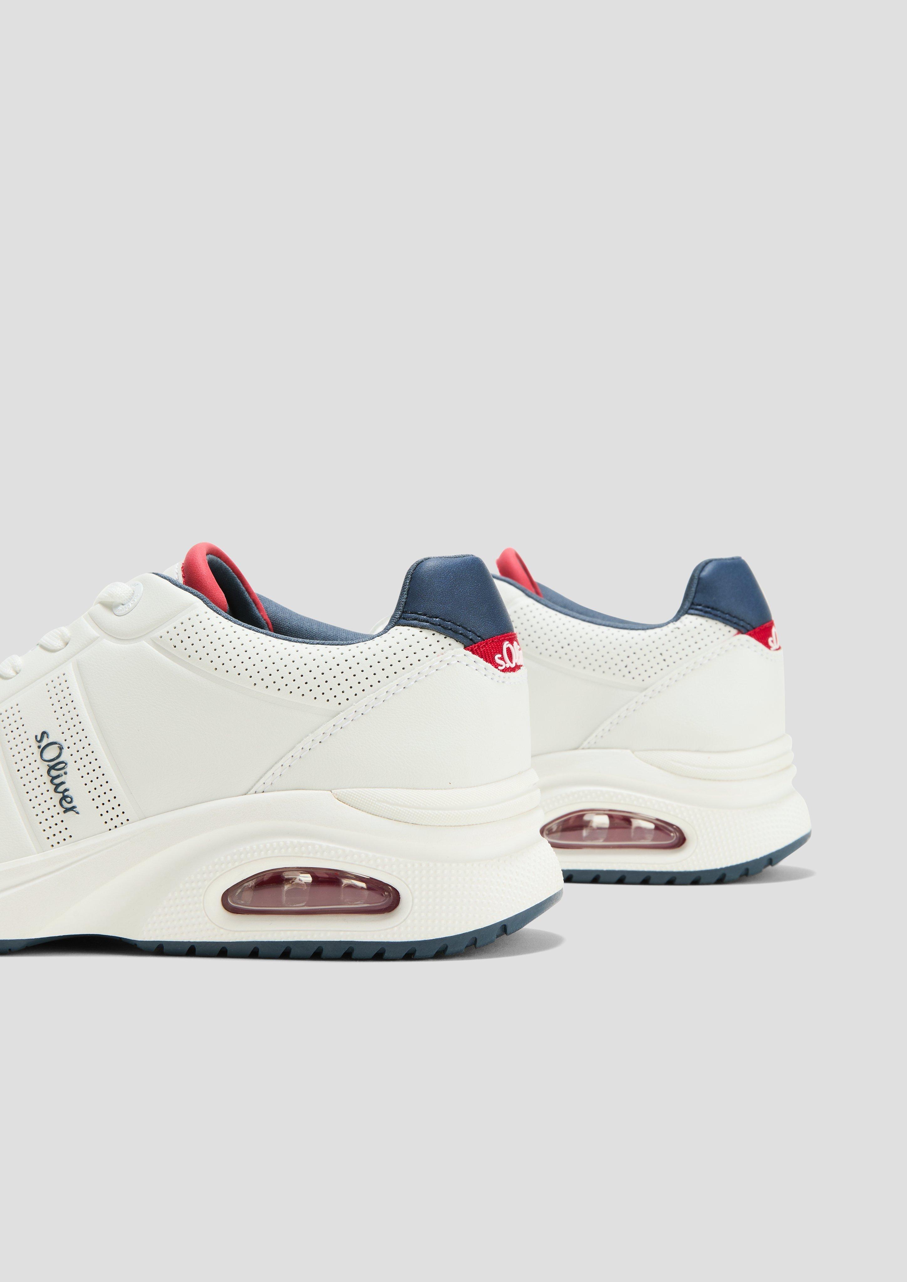 Čevlji z vezalkami in 100, 462 & 107