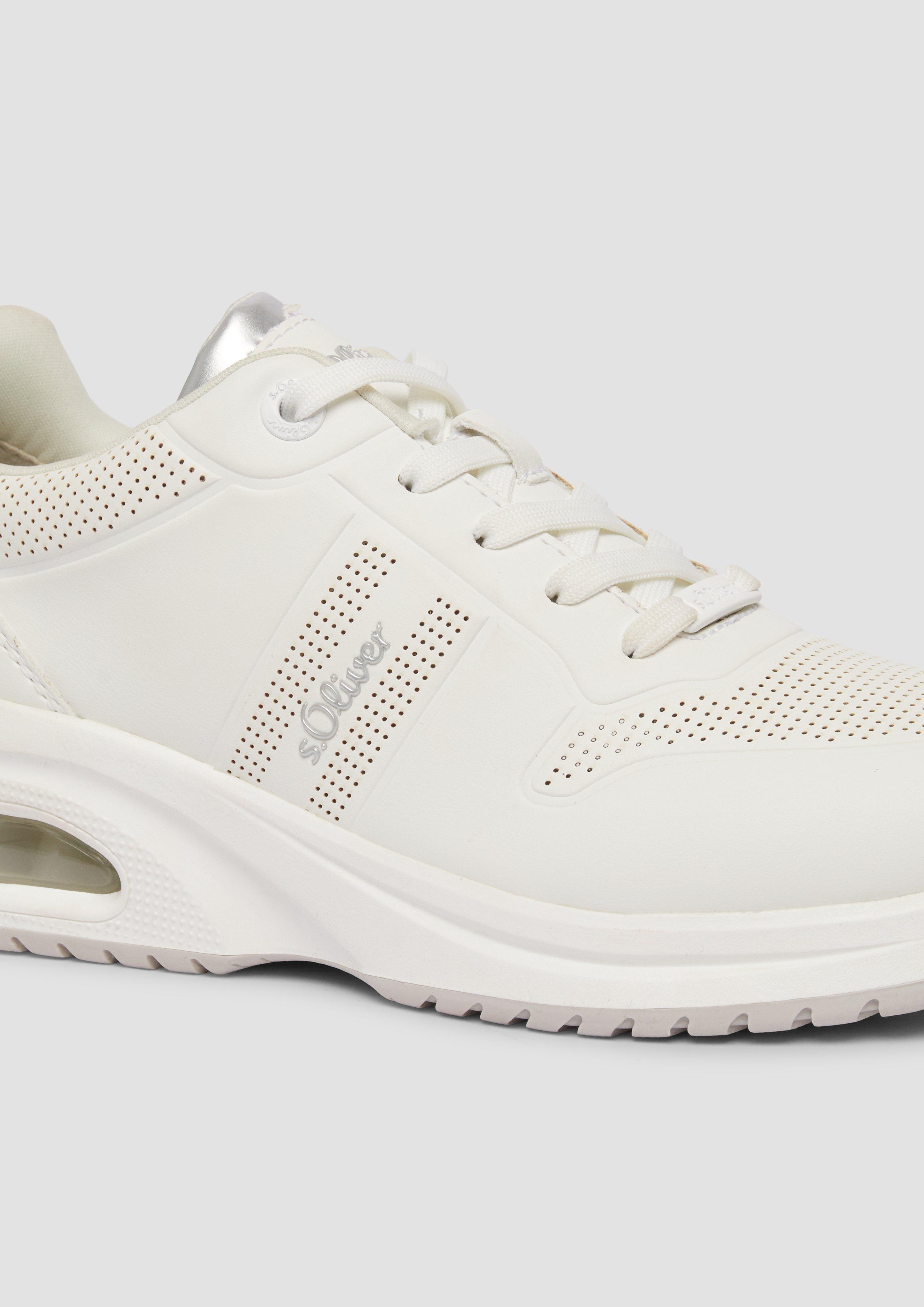 Čevlji z vezalkami in 107 & 462