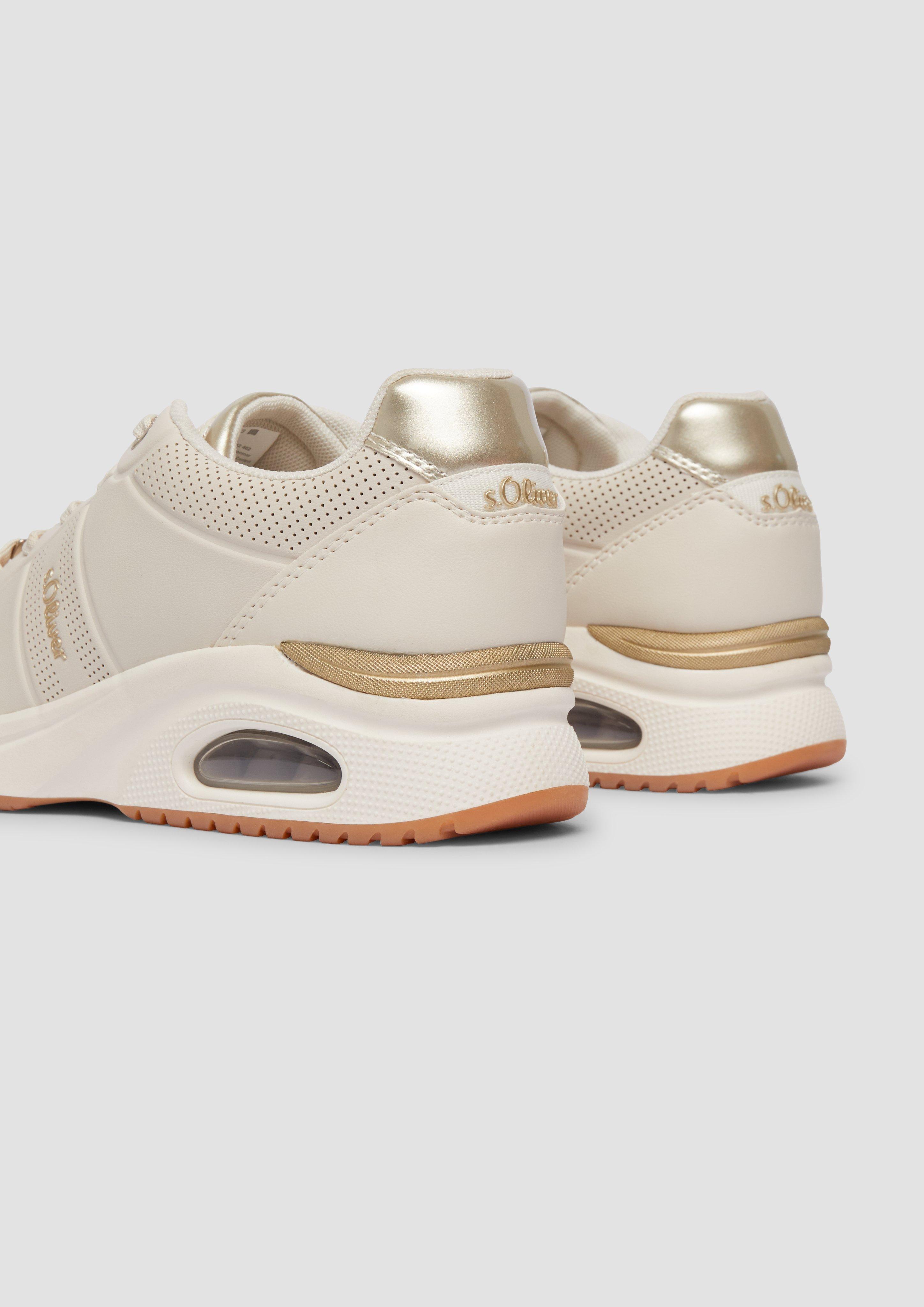 Čevlji z vezalkami in 462 & 107