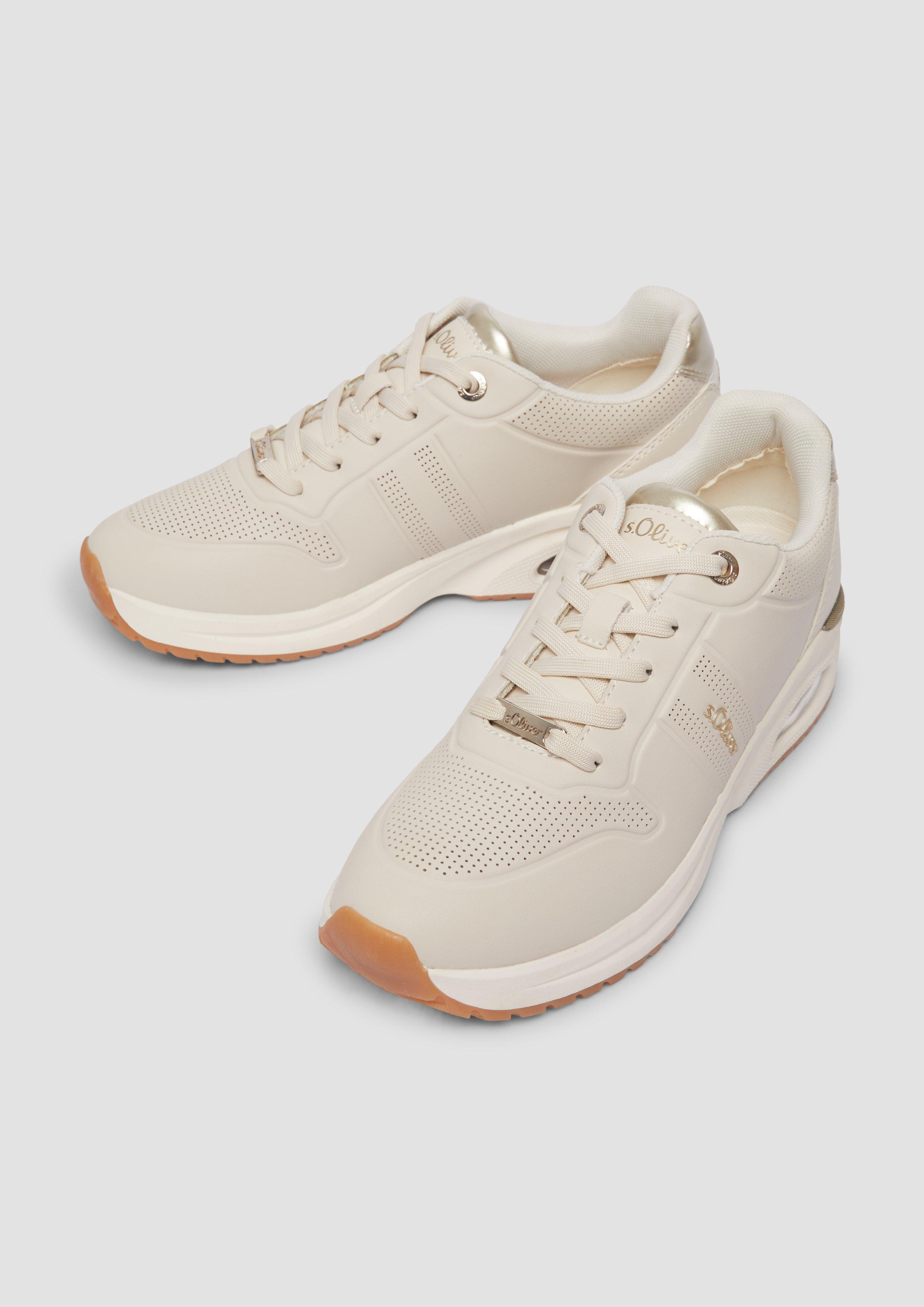 Čevlji z vezalkami in 462 & 107