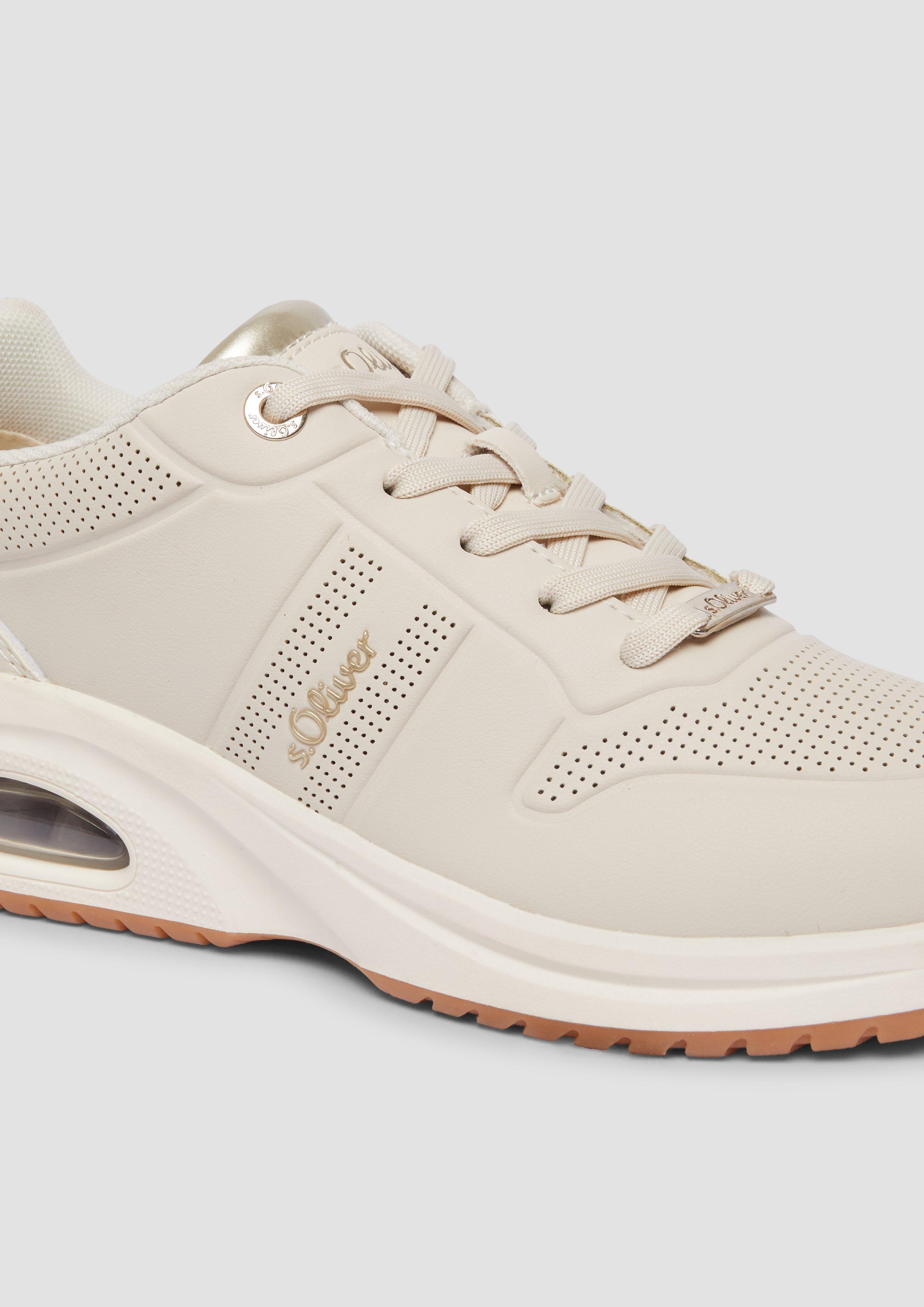 Čevlji z vezalkami in 462 & 107