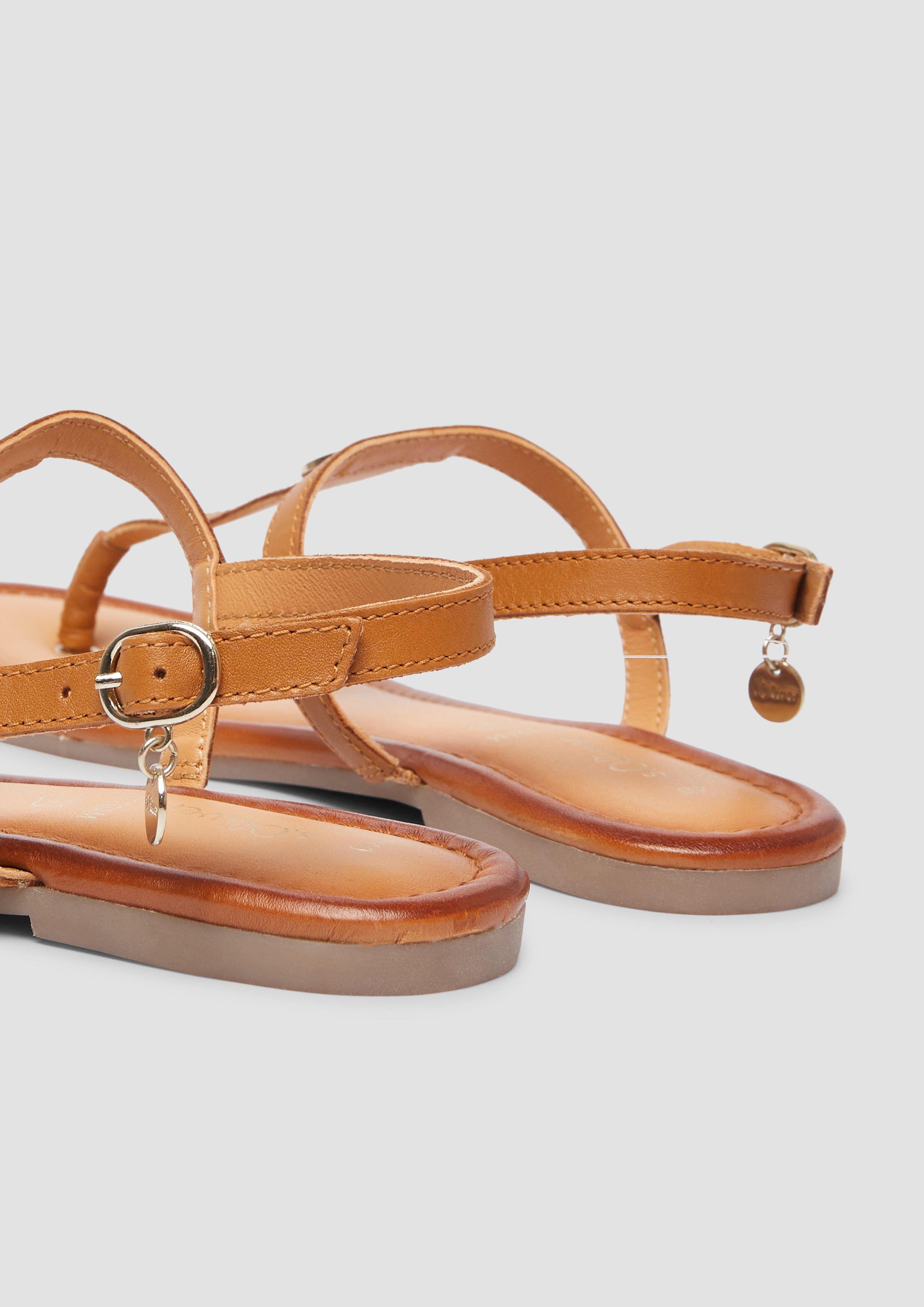 Sandalen in 305, 001, 932 & 446